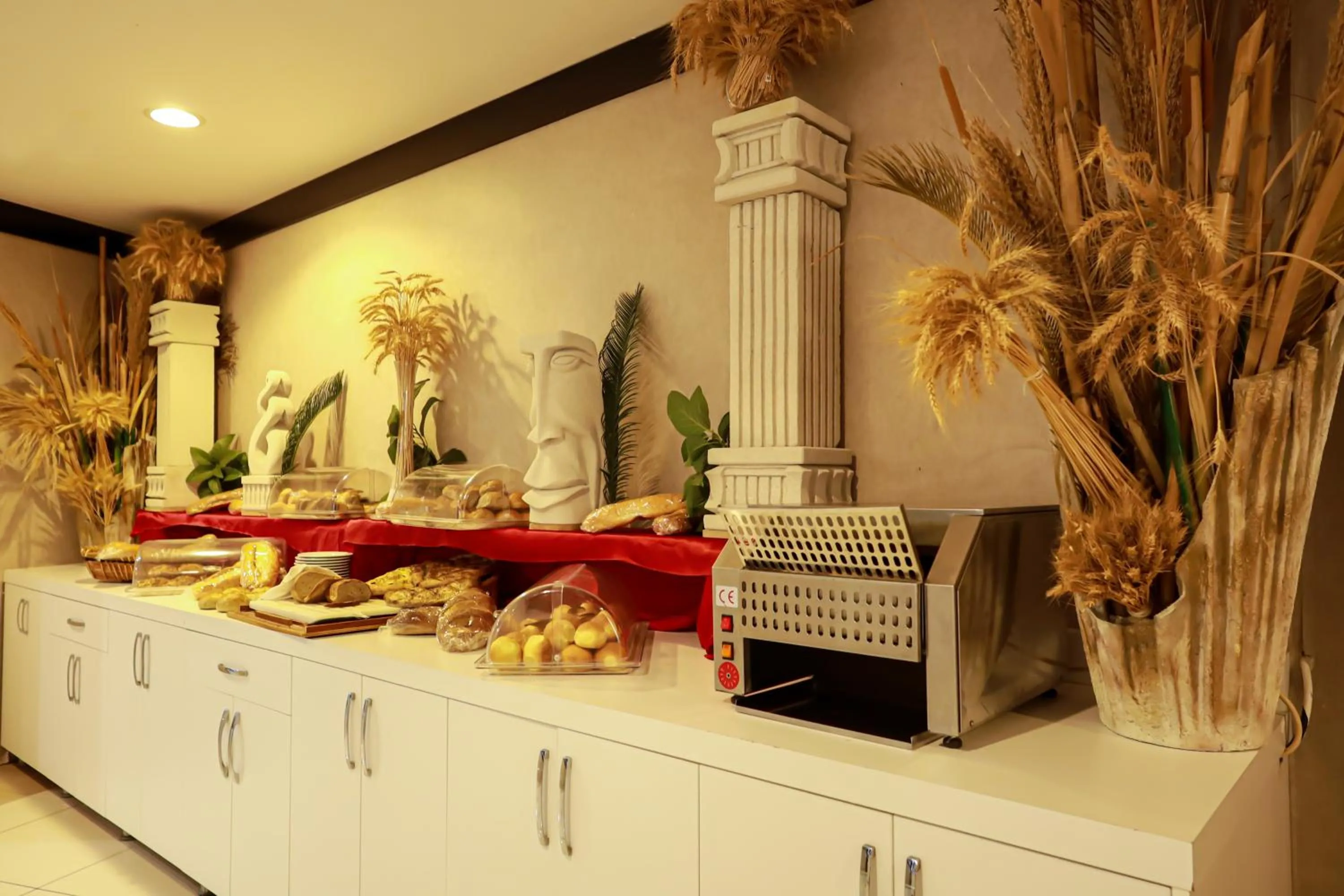 Restaurant/places to eat in Side Kum Hotel