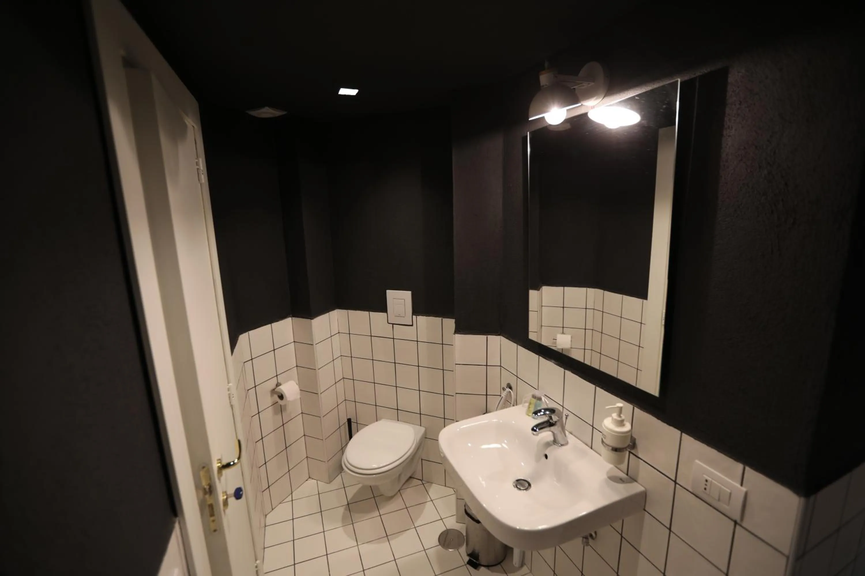 Bathroom in The Station Napoli