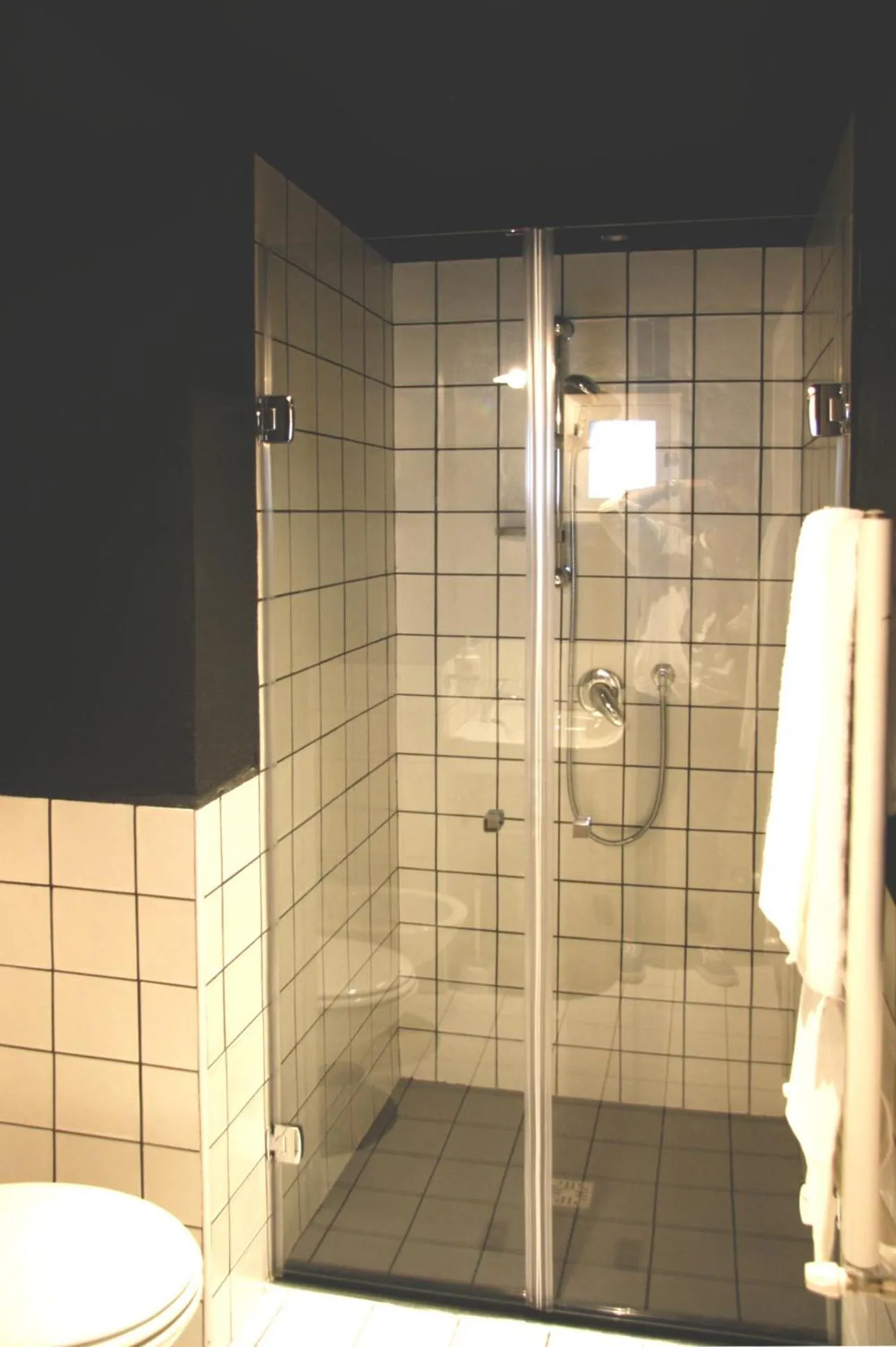 Shower in The Station Napoli