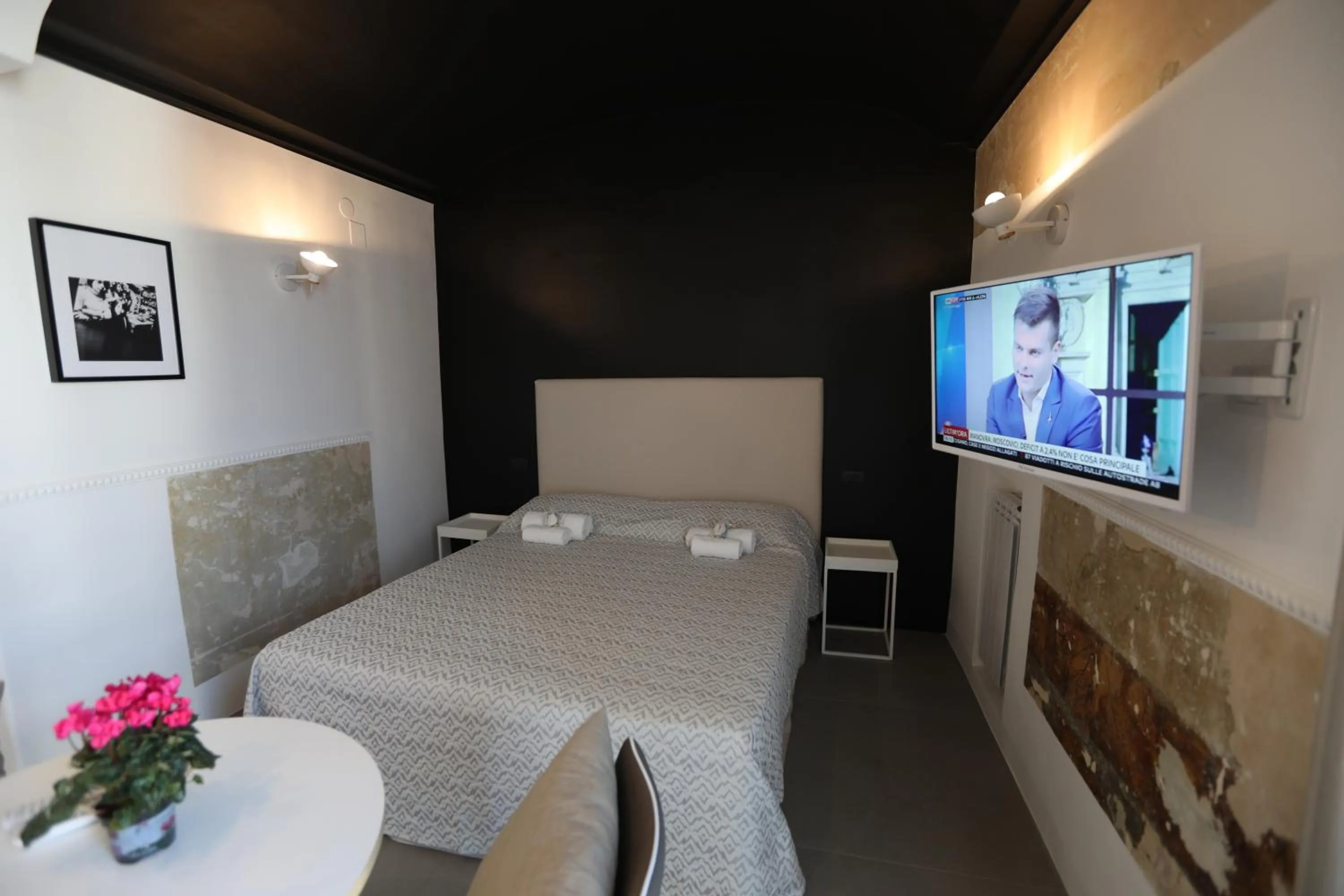 Bed in The Station Napoli