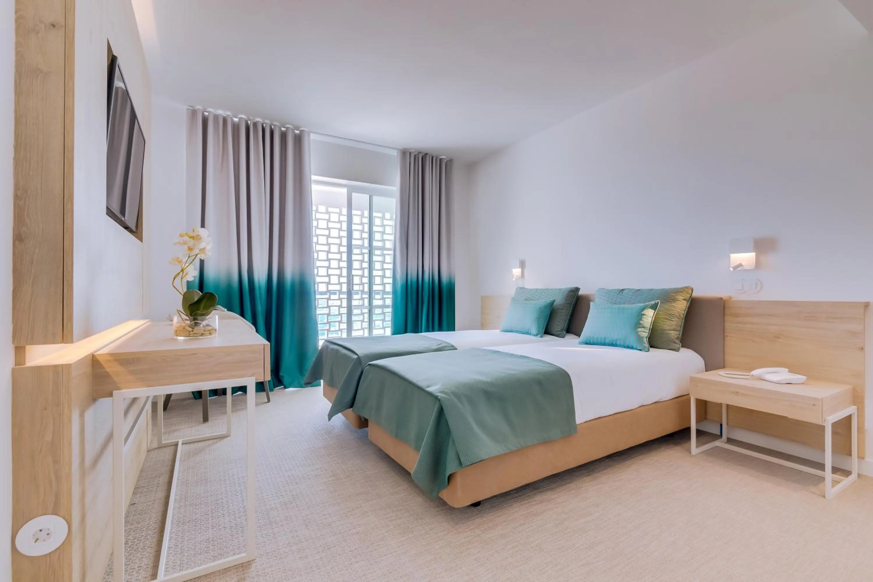 Bed in Hotel Sol e Mar Albufeira - Adults Only