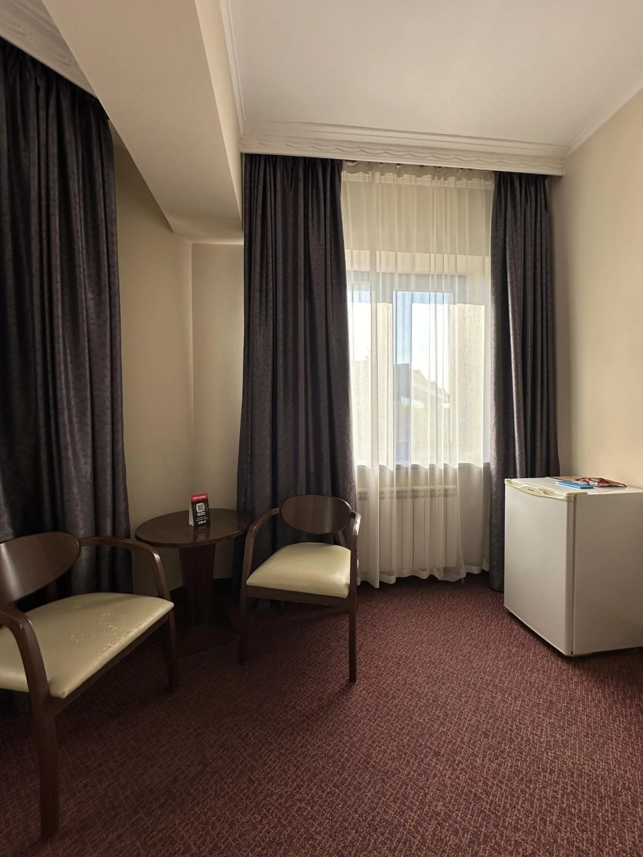 Seating area in Alma