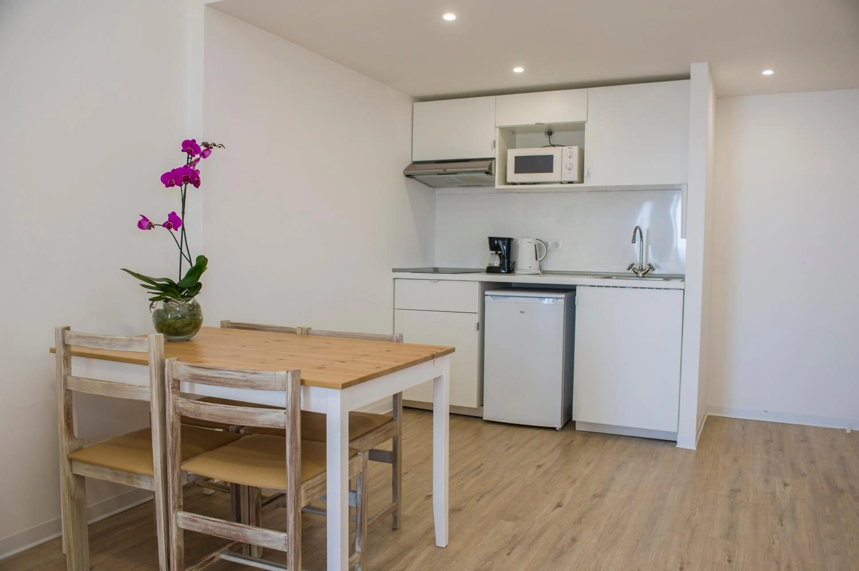 Kitchen or kitchenette in Florasol Residence Hotel - Dorisol hotels