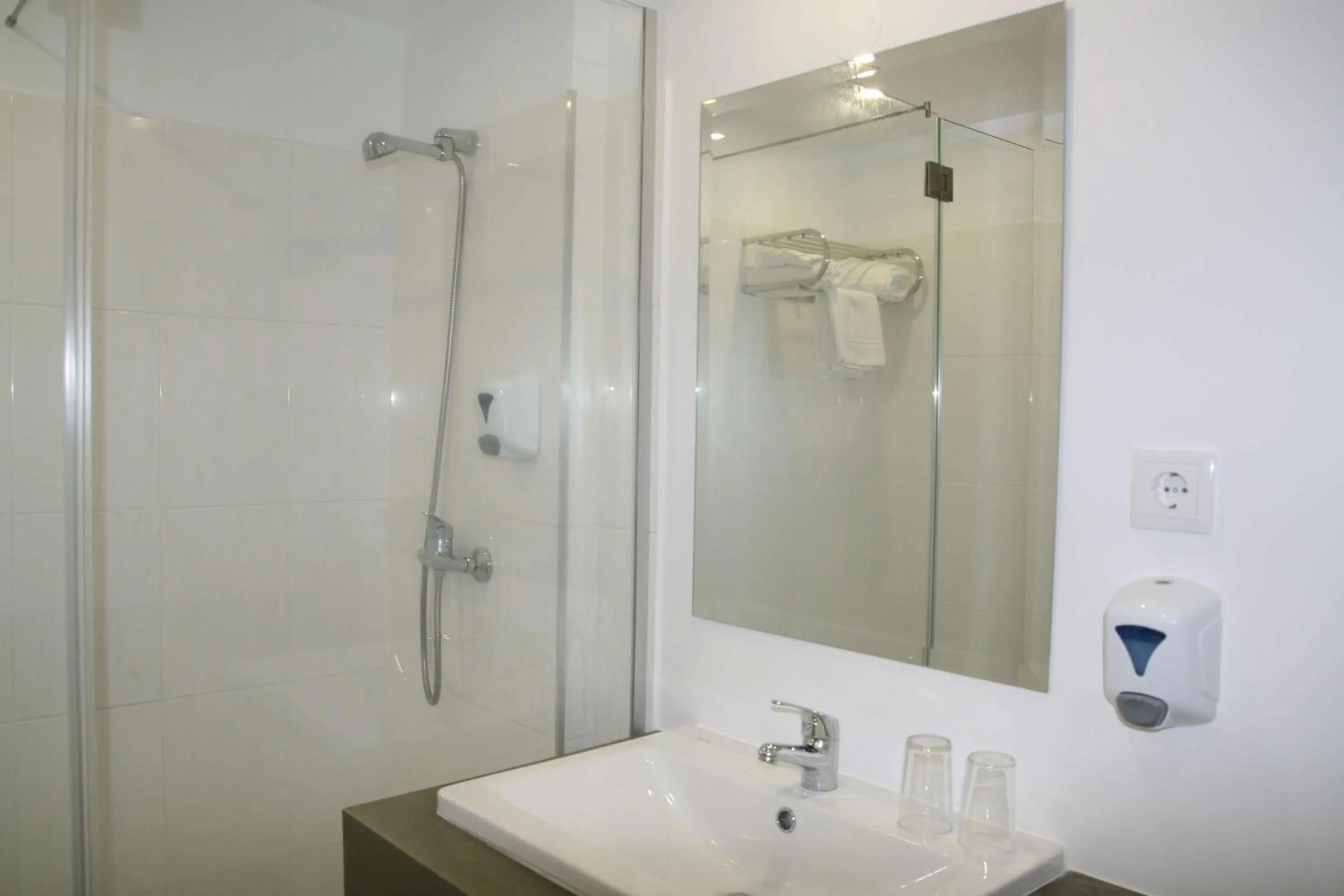 Bathroom in Florasol Residence Hotel - Dorisol hotels