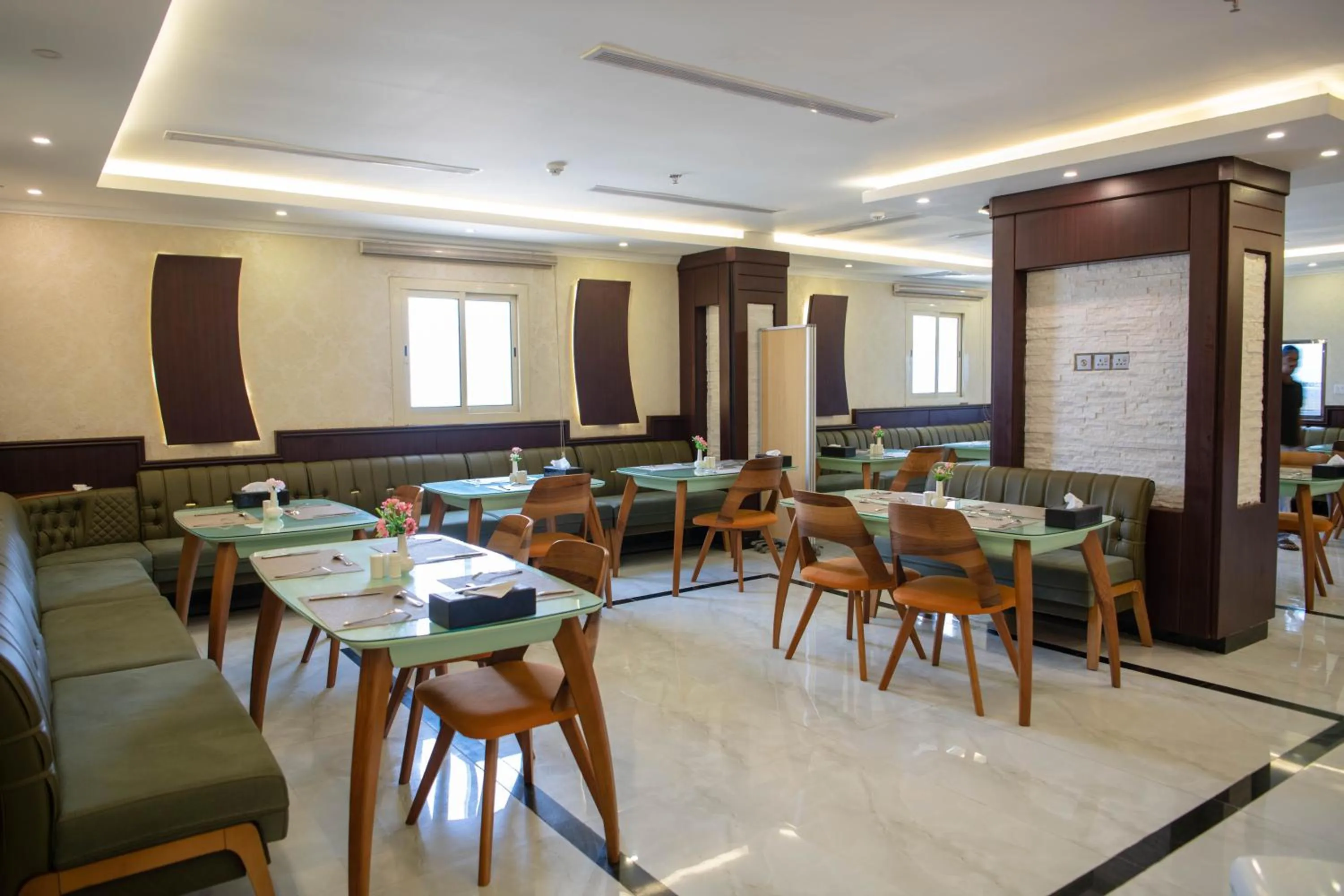 Restaurant/places to eat in Viola Hotel