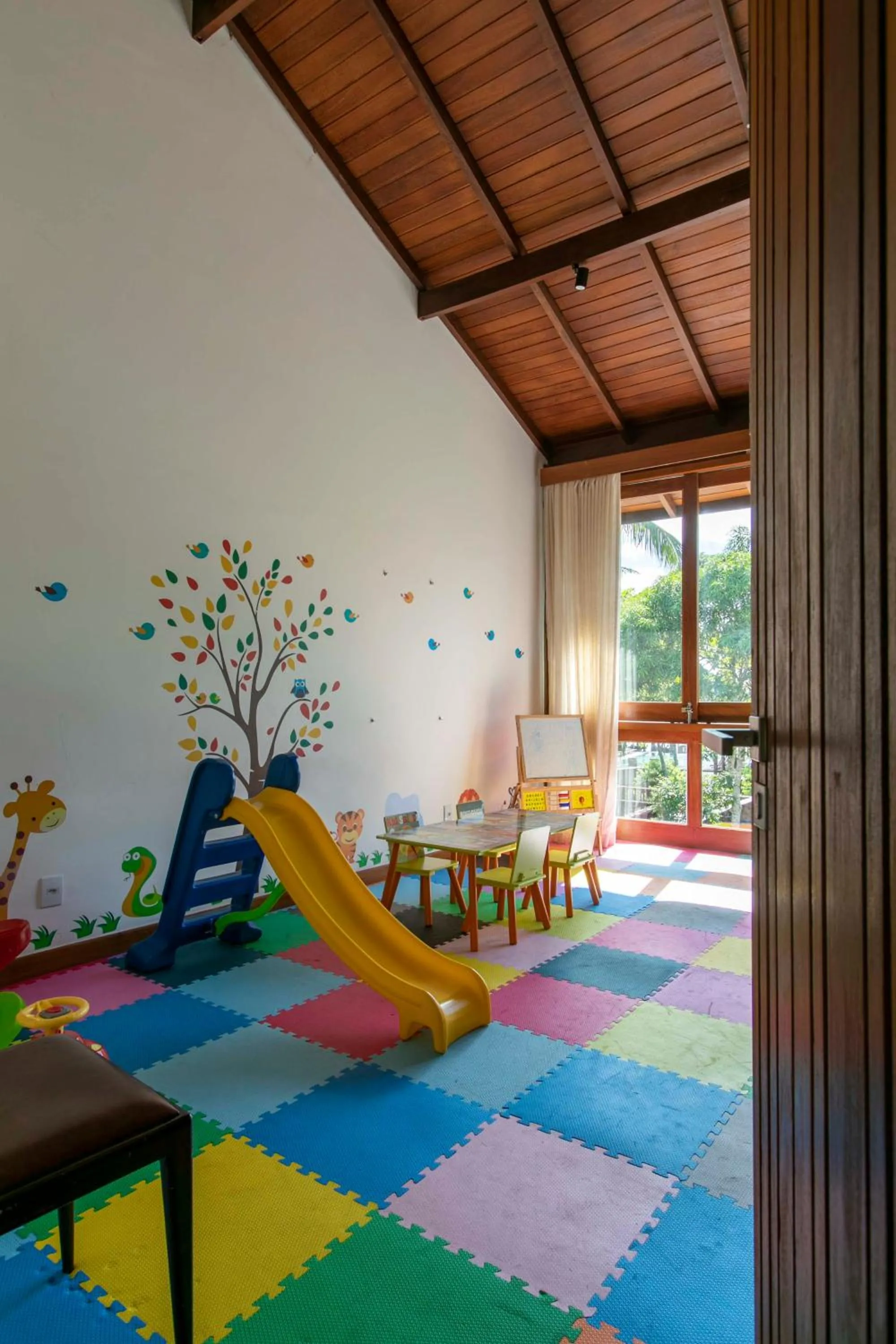 children in Kûara Hotel