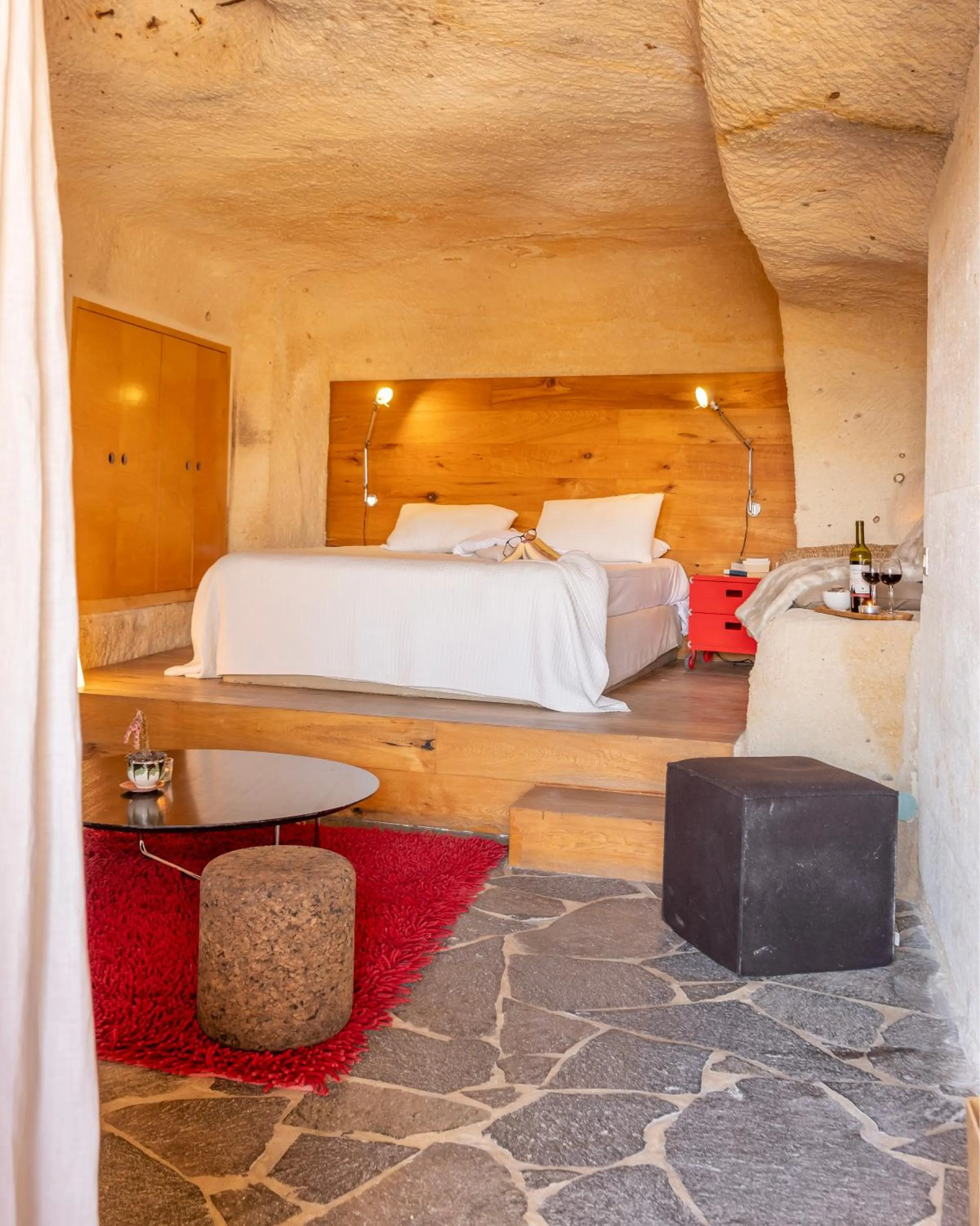 Photo of the whole room, Bed in Serinn House