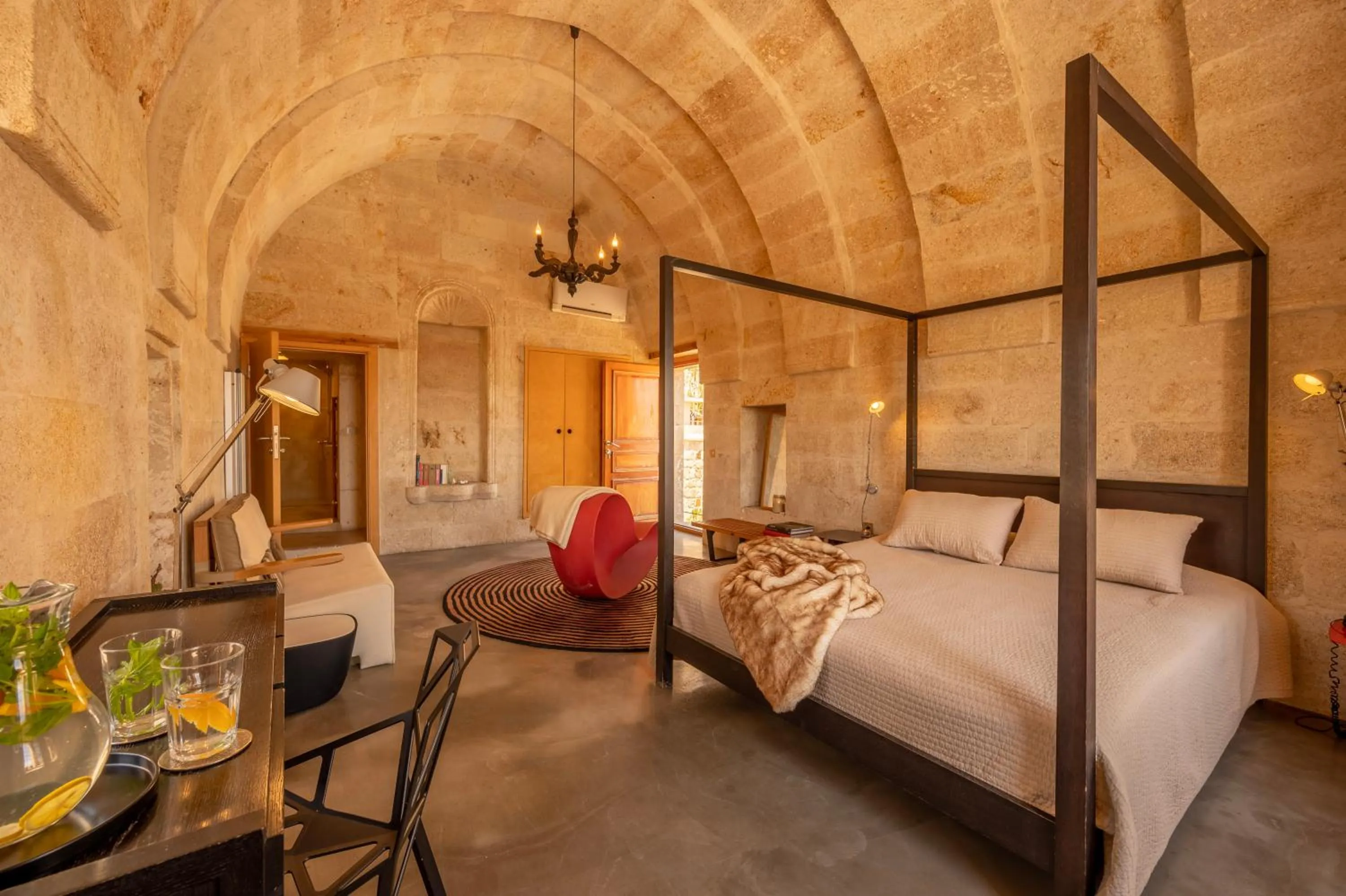 Photo of the whole room, Bed in Serinn House