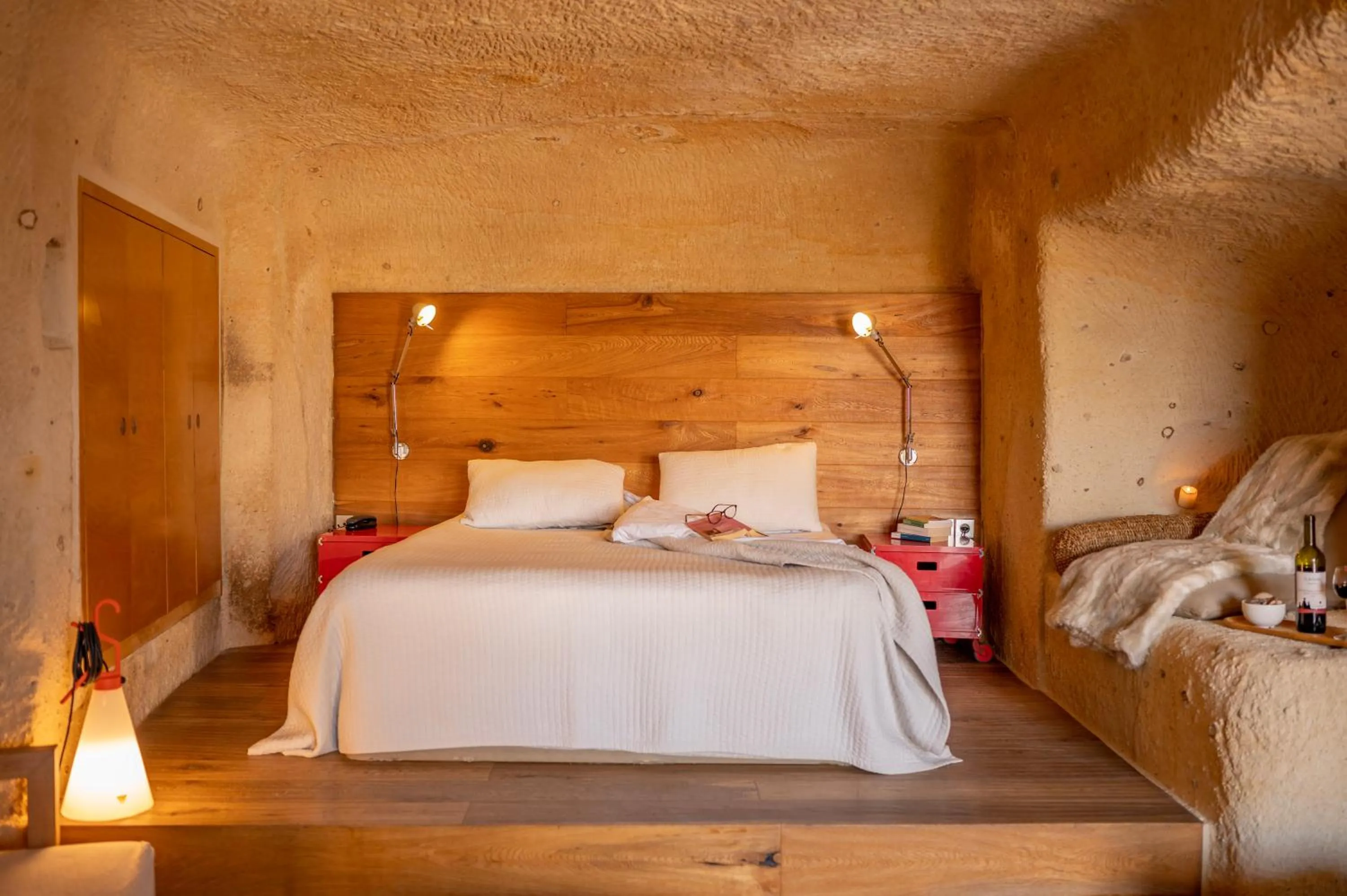 Photo of the whole room, Bed in Serinn House