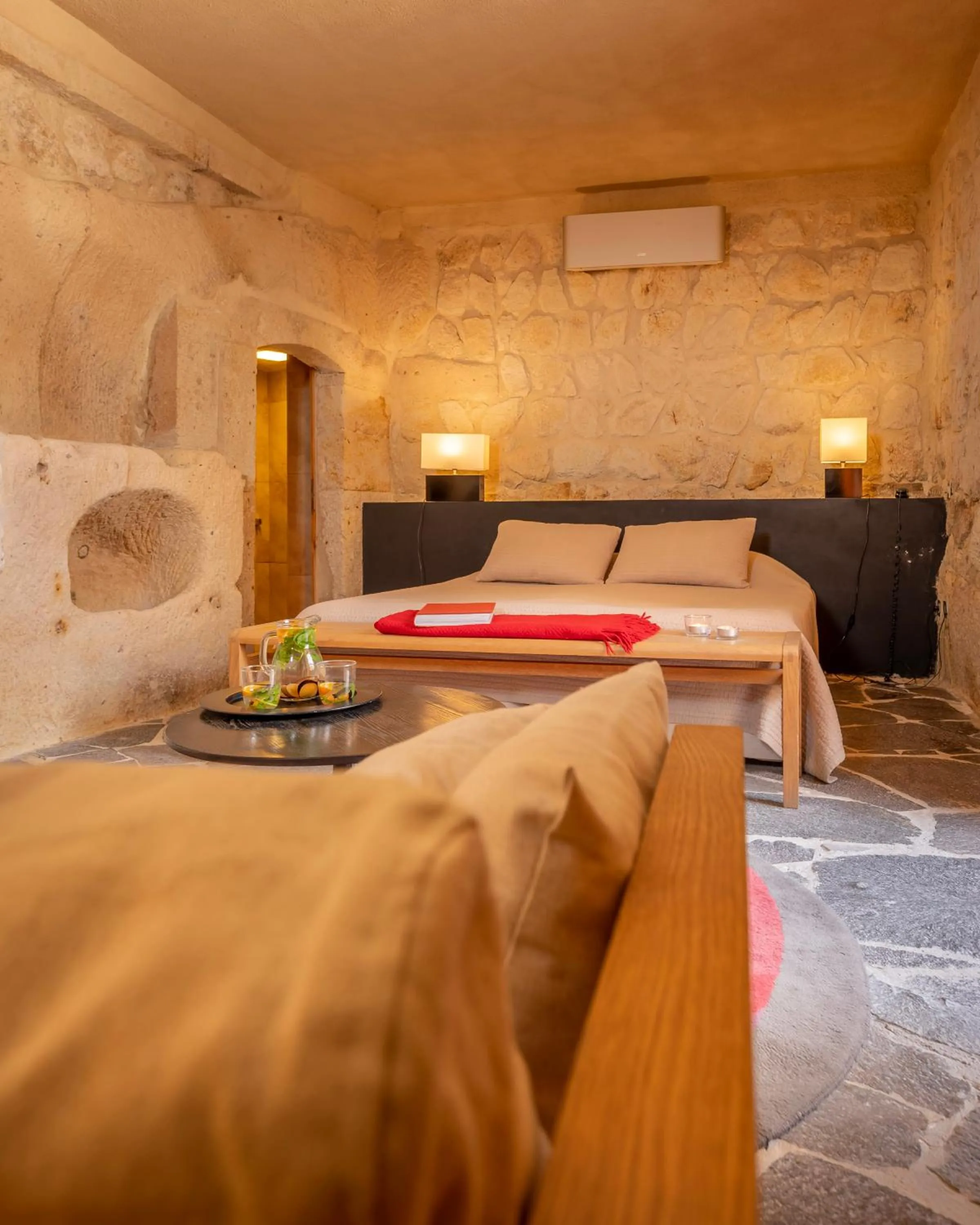 Photo of the whole room, Bed in Serinn House