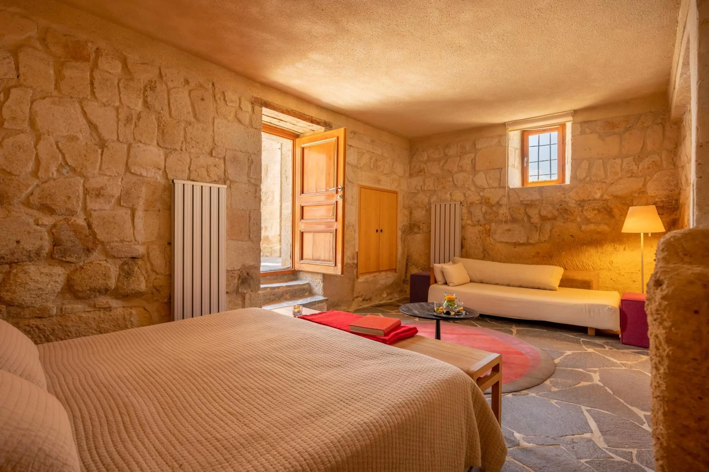 Photo of the whole room, Bed in Serinn House