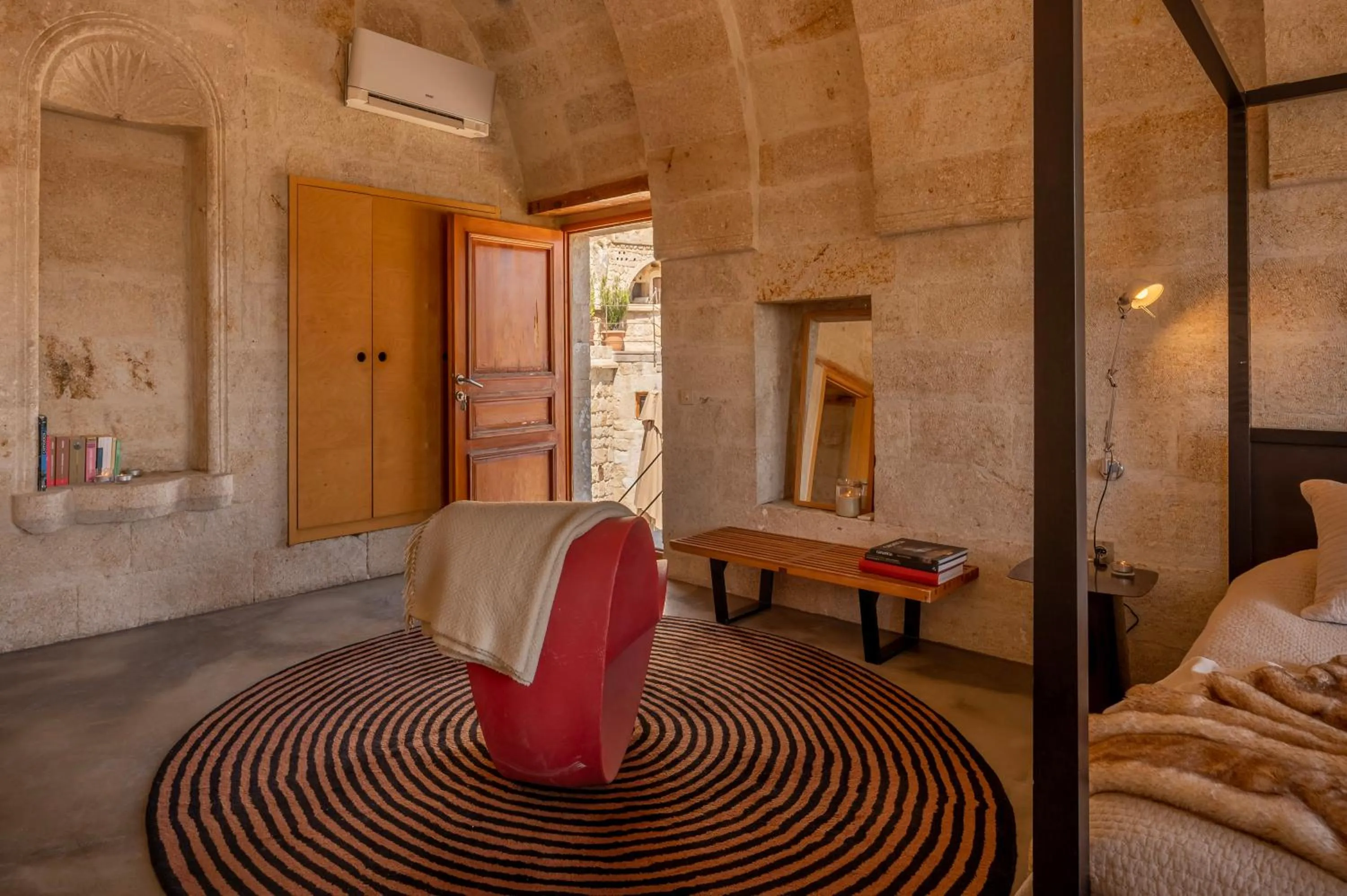 Photo of the whole room in Serinn House