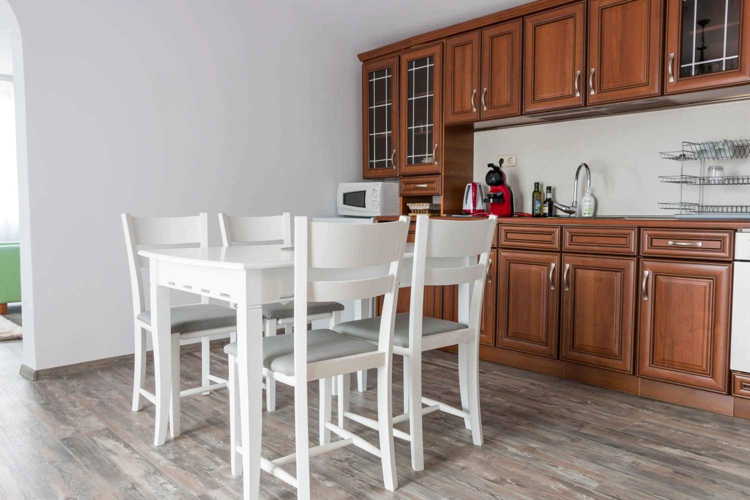 Dining area in Apartments Nasini by Flat Mаnager