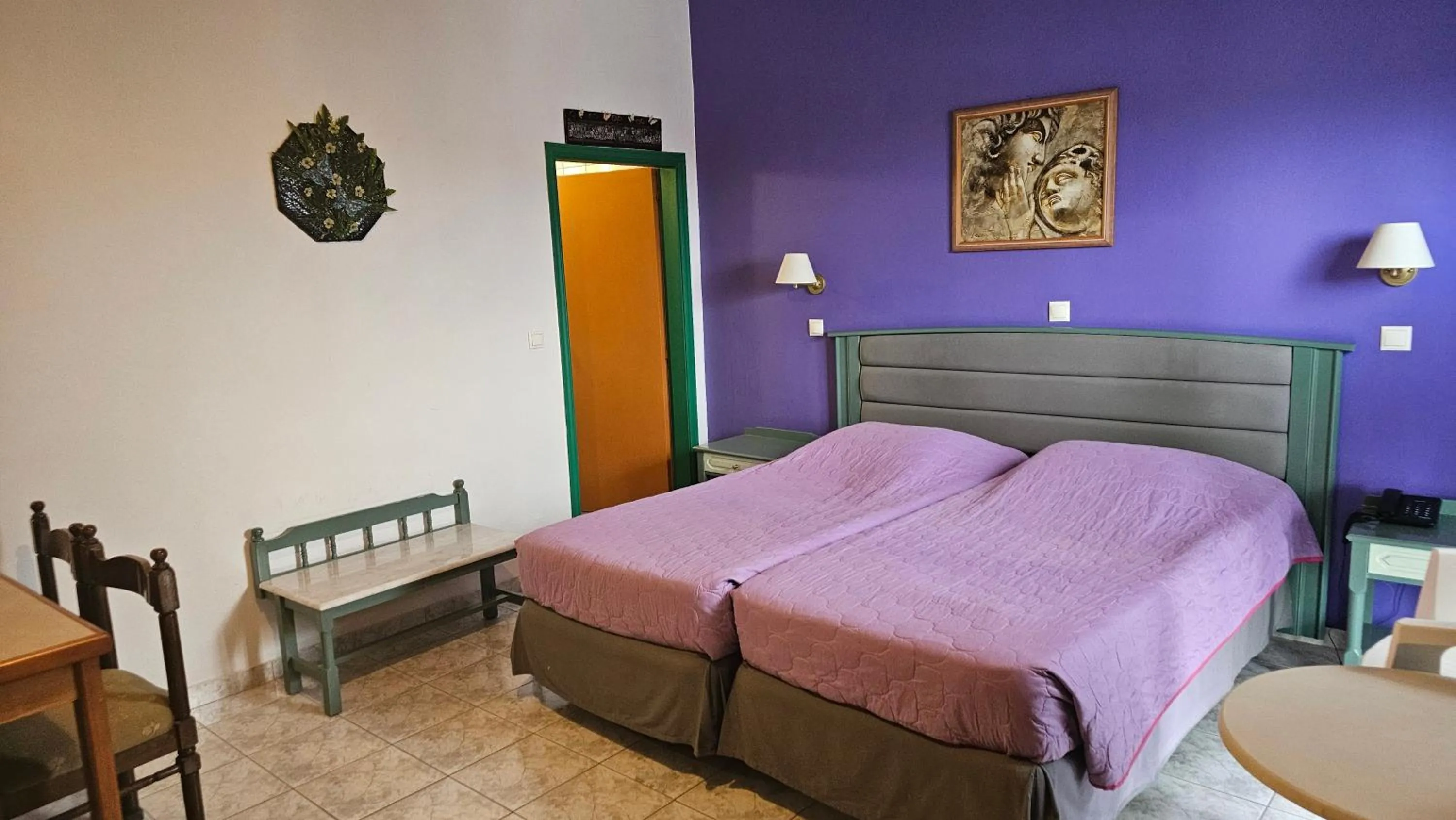 Bedroom, Bed in Arte Annapolis Inn