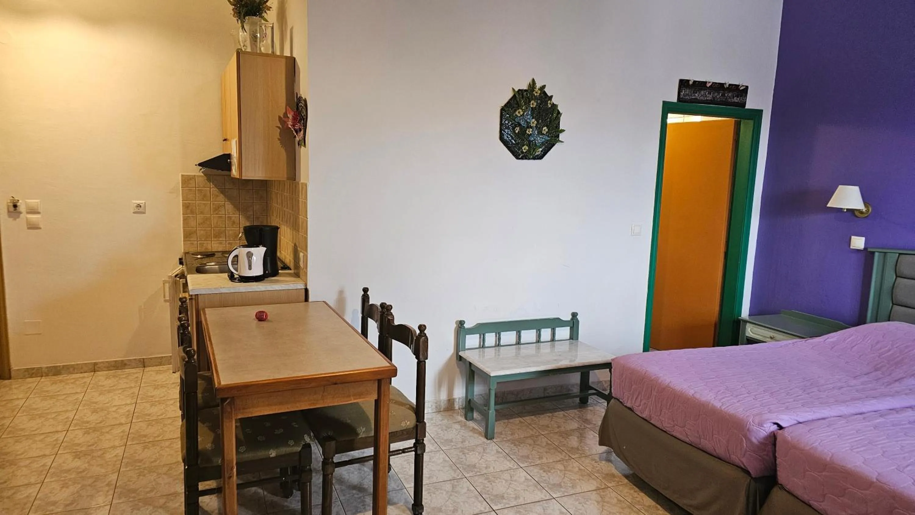 Bed in Arte Annapolis Inn