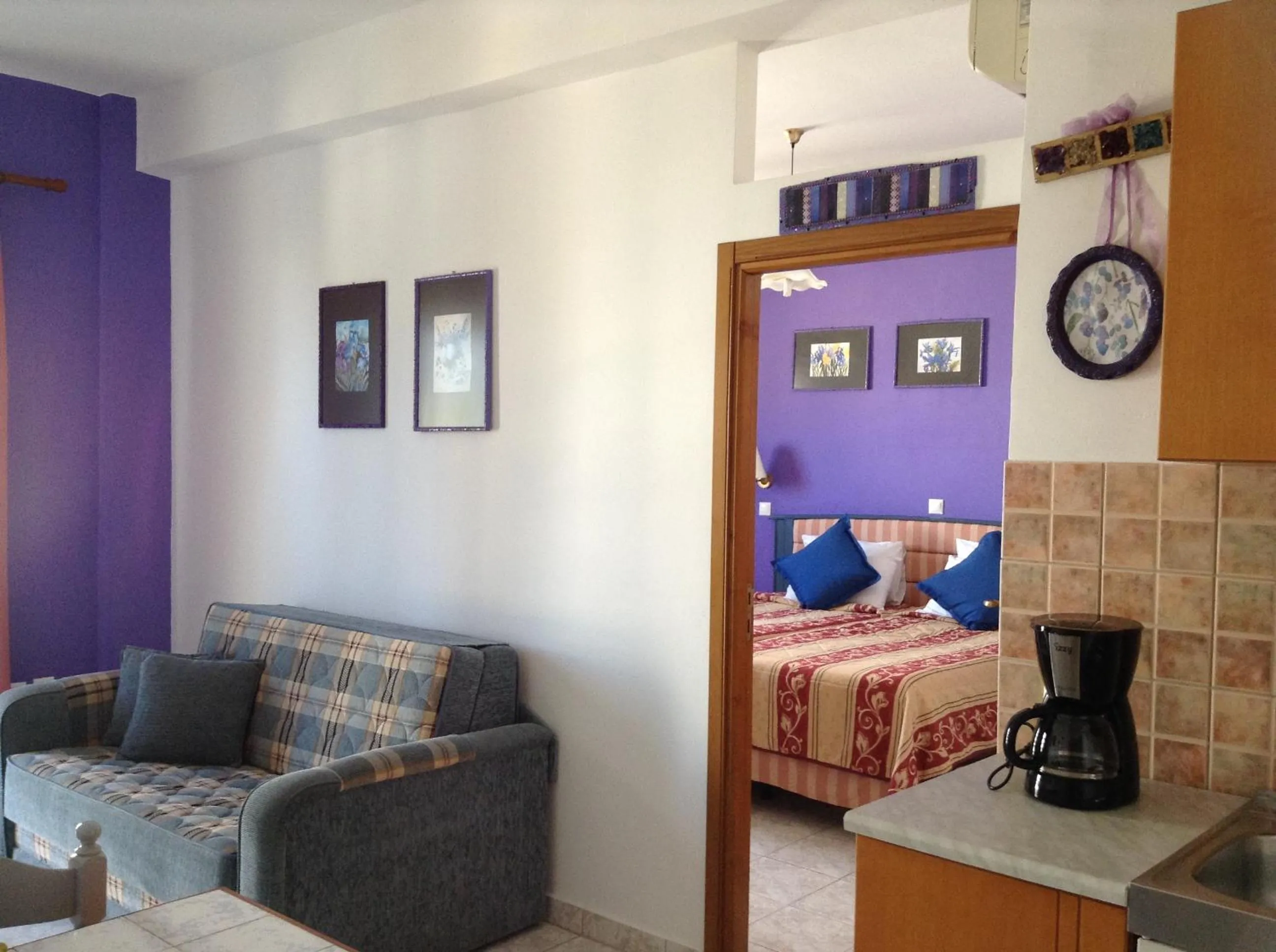 Photo of the whole room in Arte Annapolis Inn