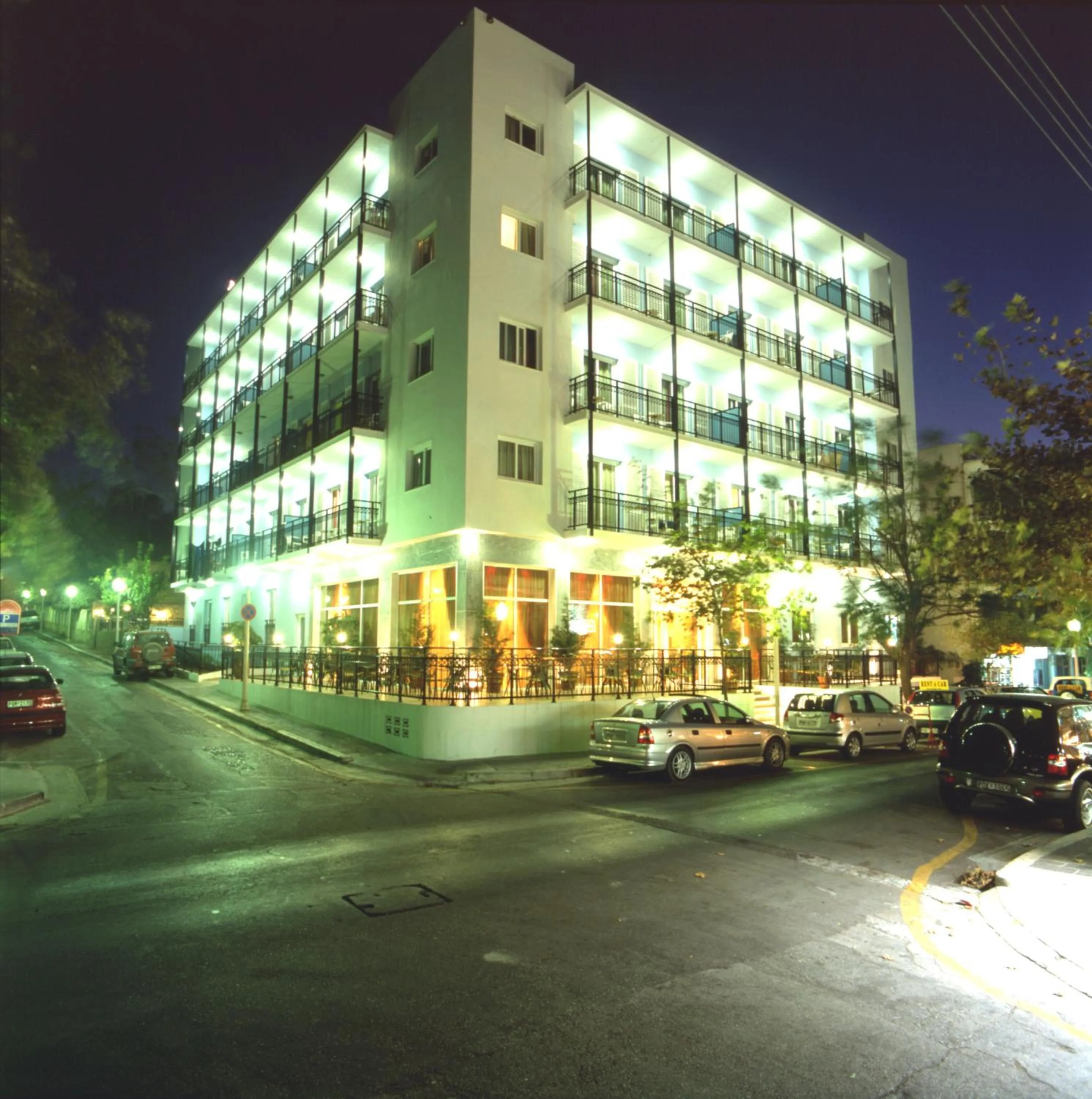 Property building in Arte Annapolis Inn