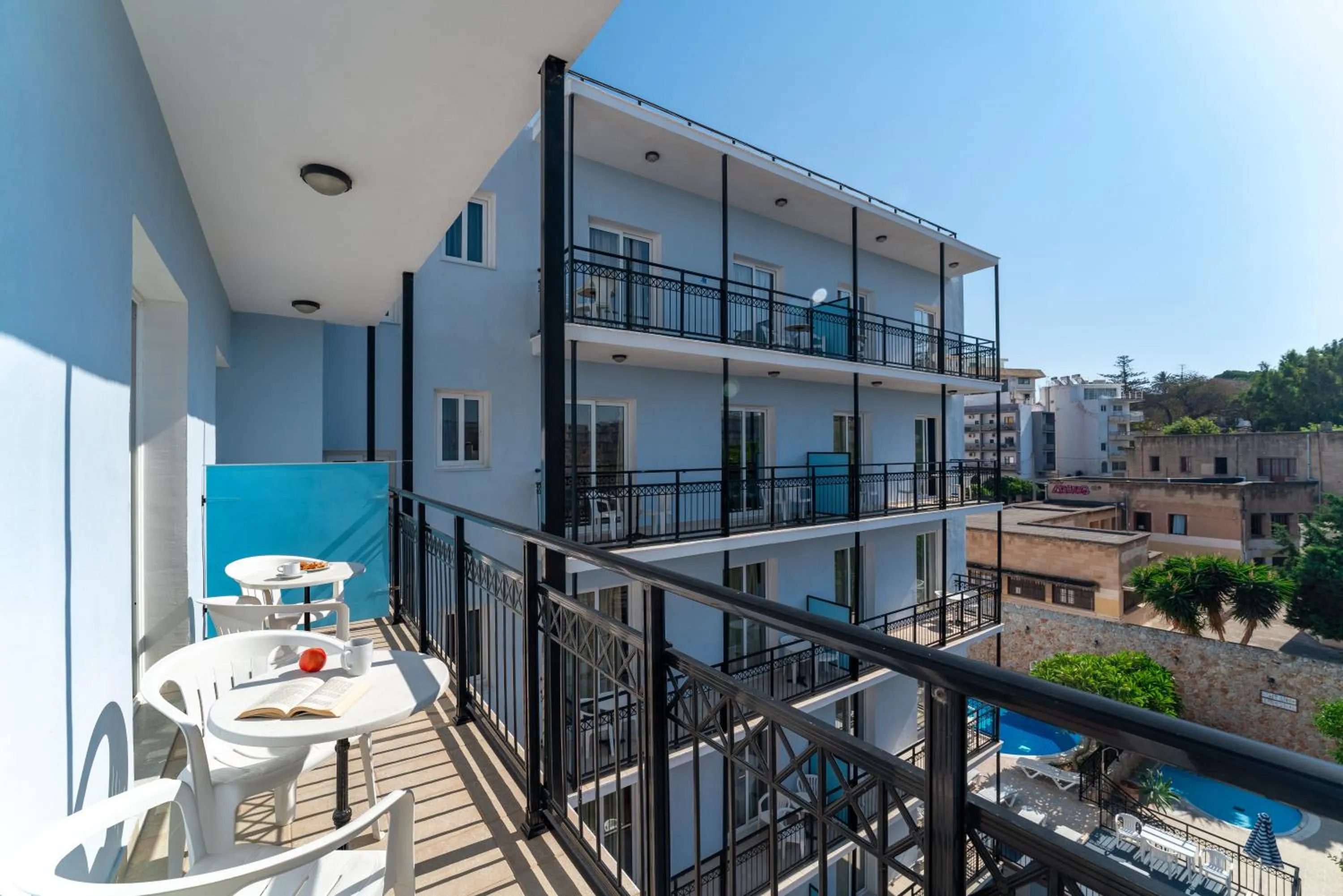 Property building in Arte Annapolis Inn