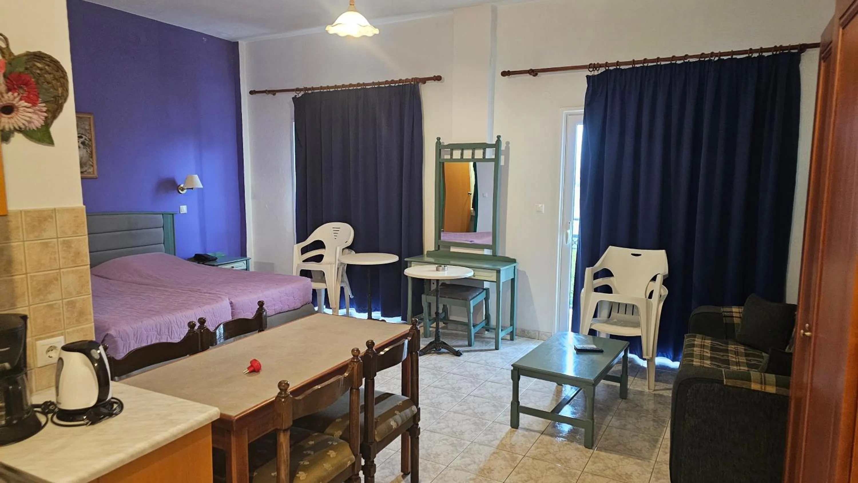 Living room in Arte Annapolis Inn