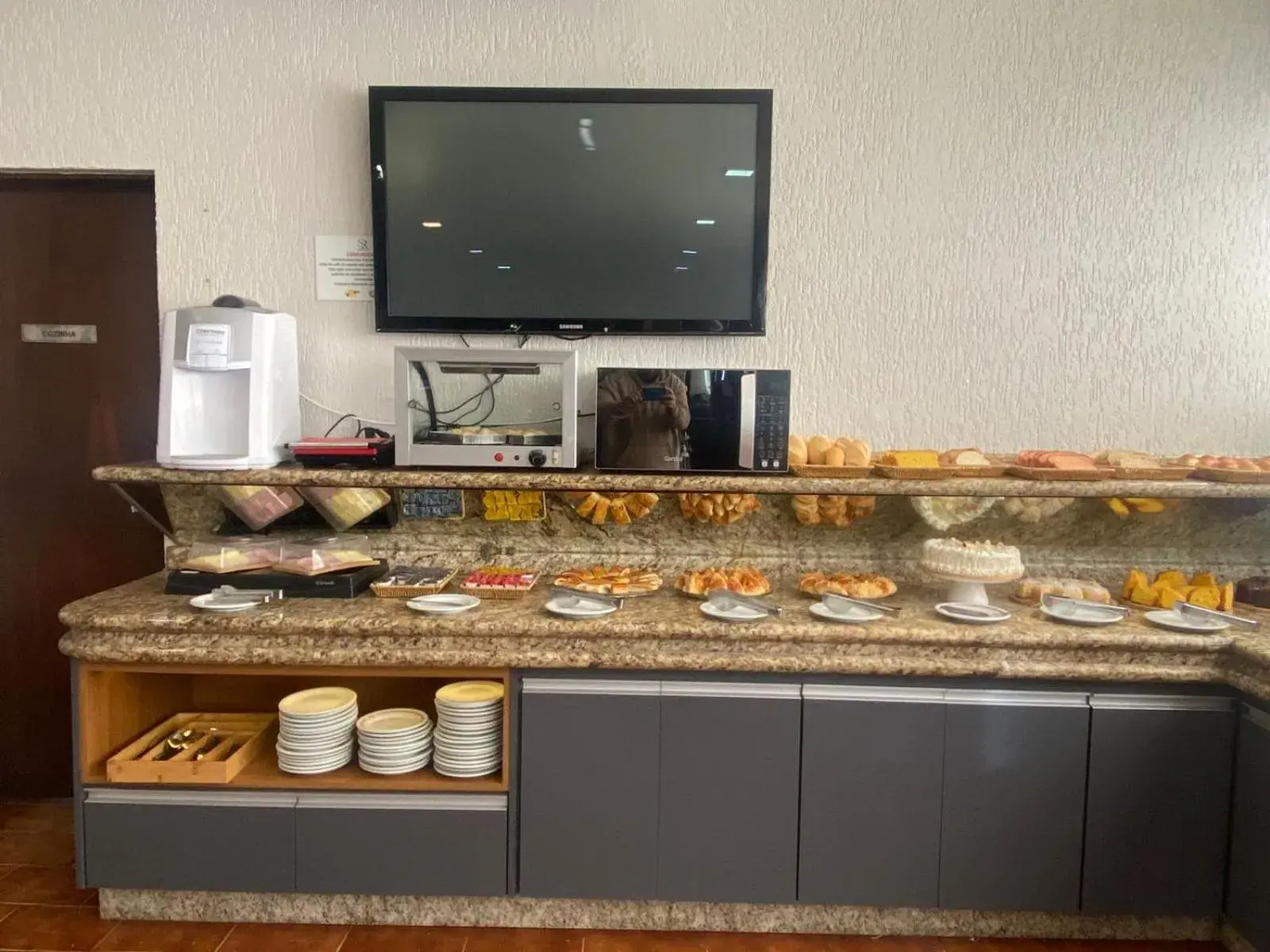 Breakfast in Santa Rosa Hotel Breakfast in Santa Rosa Hotel