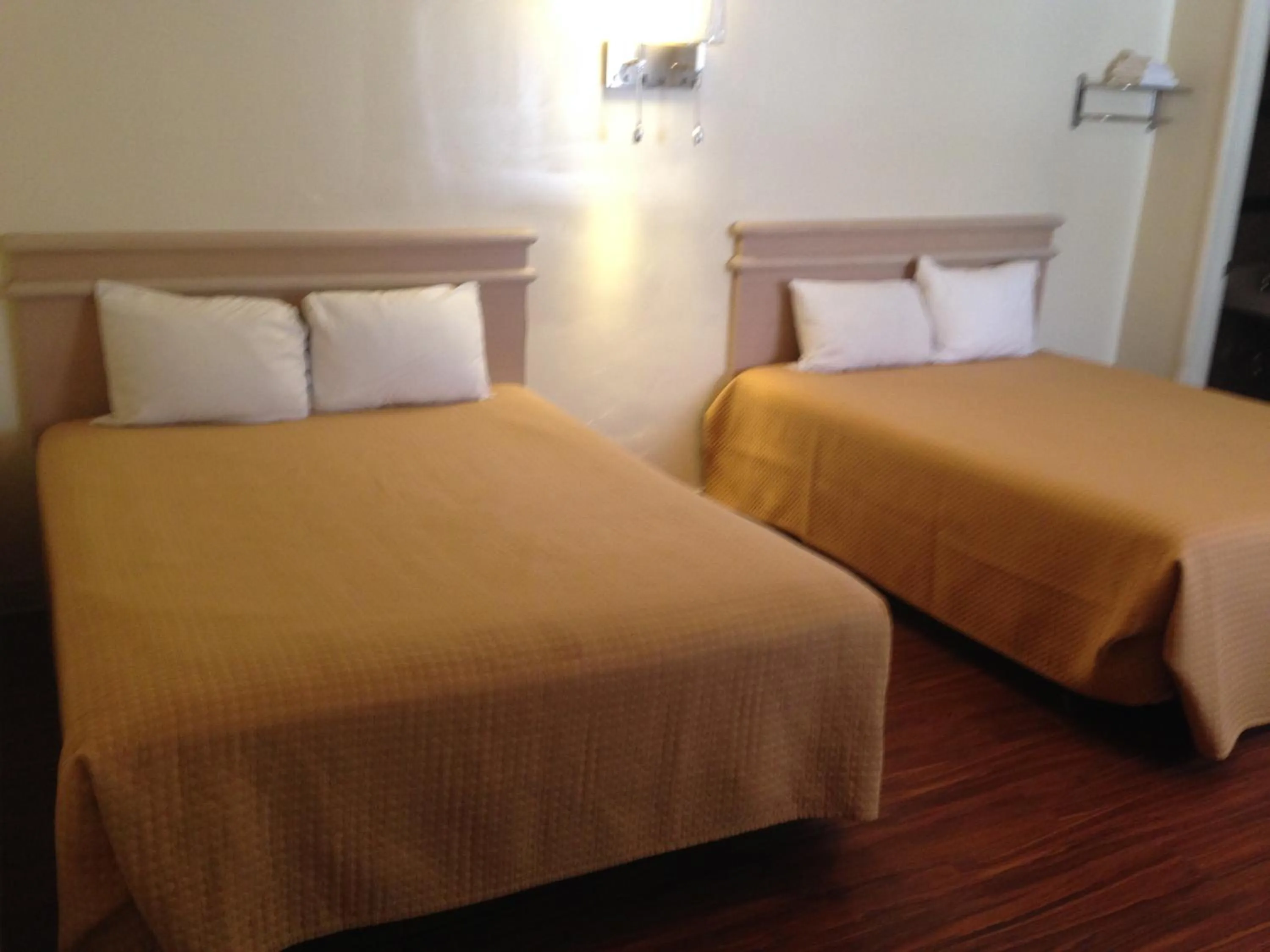 Bed in Mount-N-Lake Motel