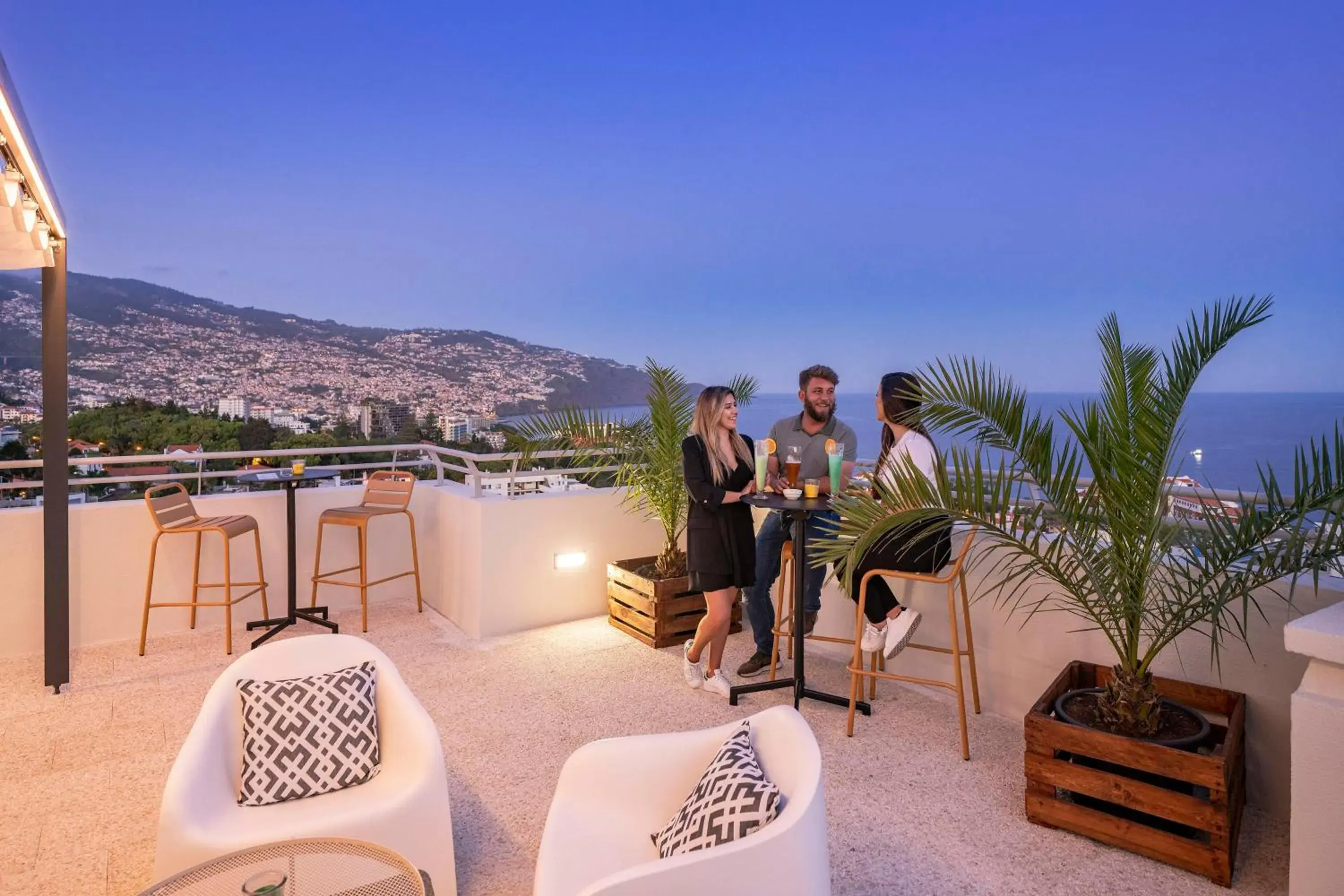 Lounge or bar in Dorisol Mimosa Studio Hotel Lounge or bar in Dorisol Mimosa Studio Hotel