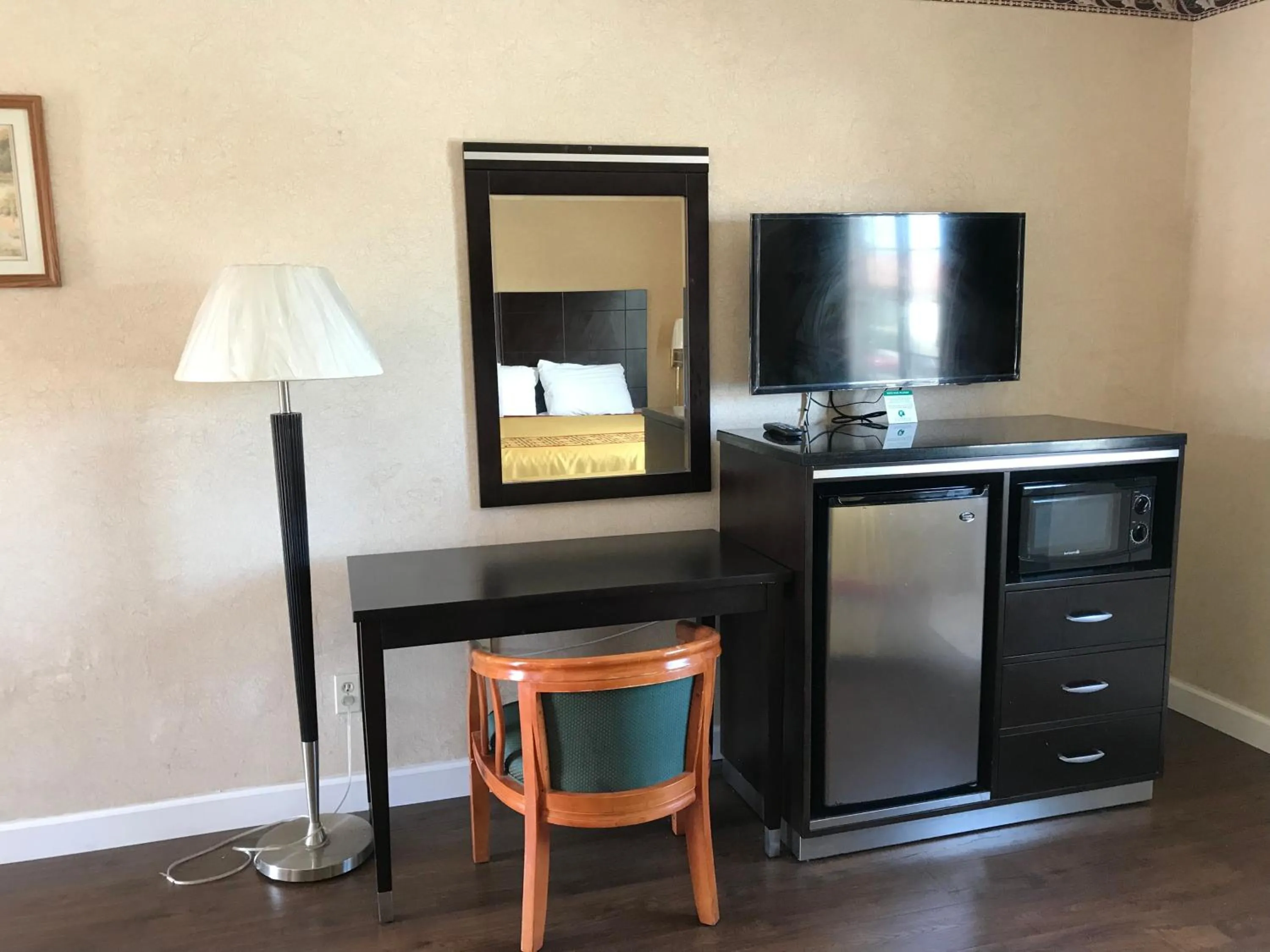 Manhattan Inn & Suites