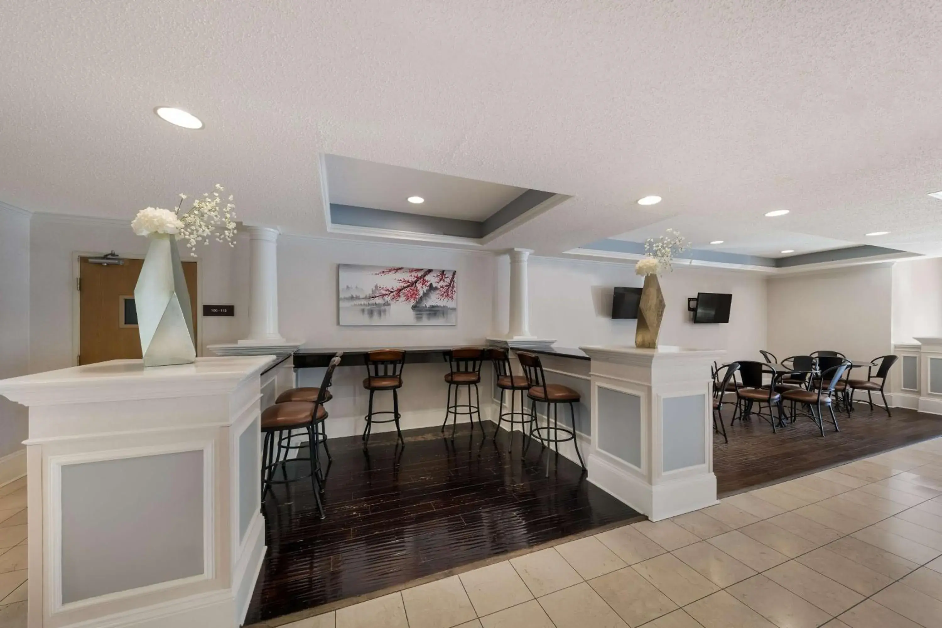 Lobby or reception in SureStay Plus Hotel by Best Western Plano Lobby or reception in SureStay Plus Hotel by Best Western Plano