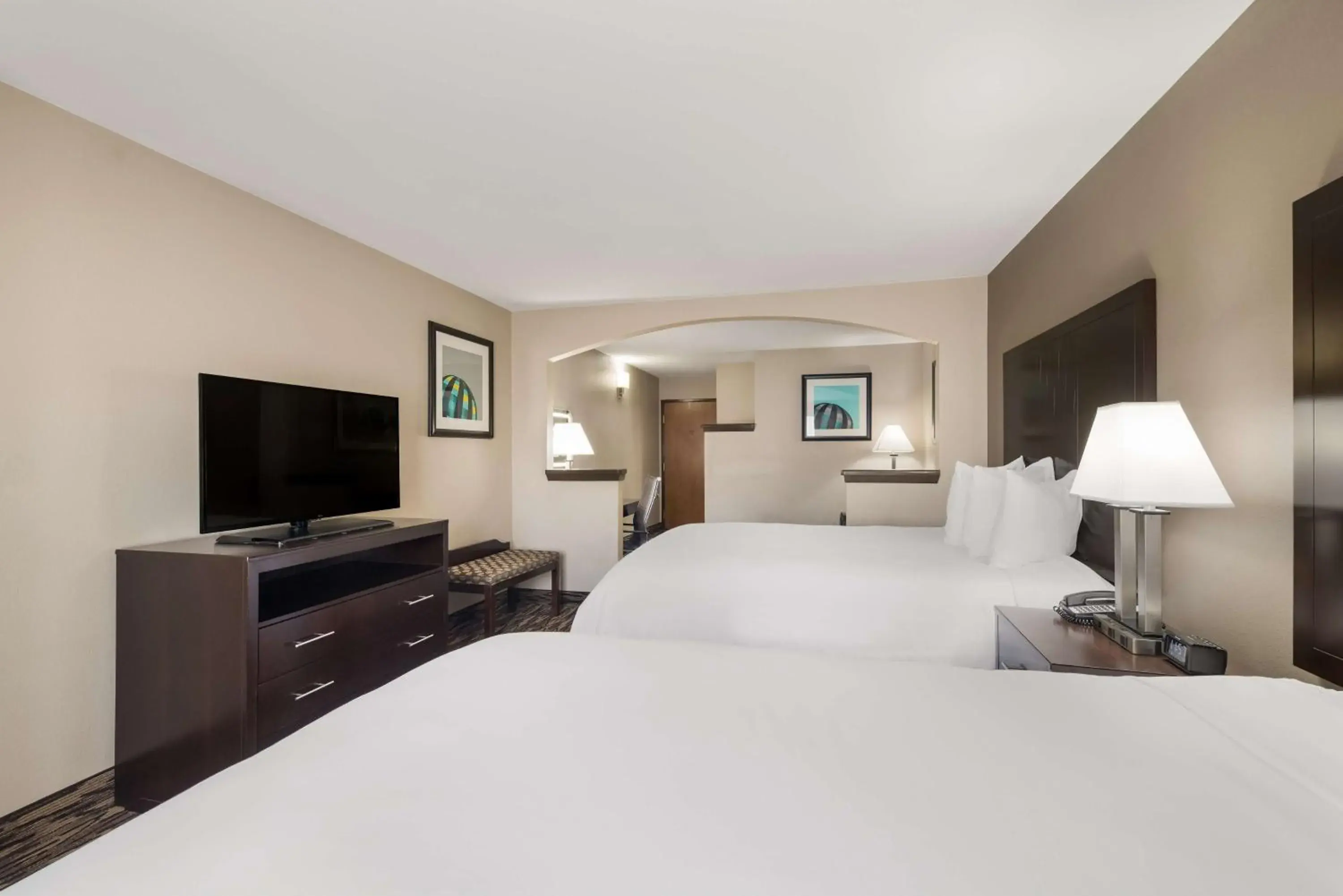 TV and multimedia, Bed in SureStay Plus Hotel by Best Western Plano TV and multimedia, Bed in SureStay Plus Hotel by Best Western Plano