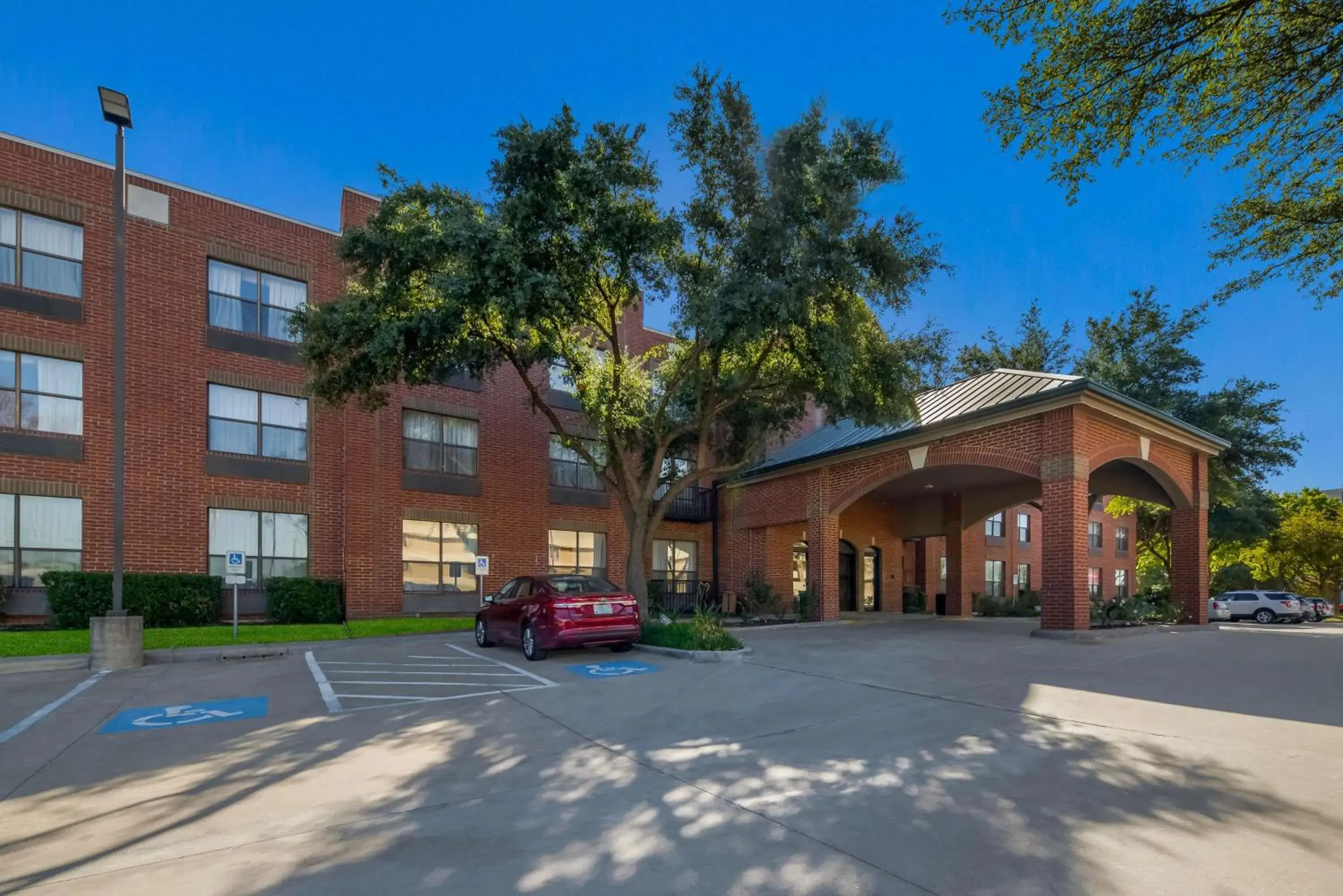 Property building in SureStay Plus Hotel by Best Western Plano Property building in SureStay Plus Hotel by Best Western Plano