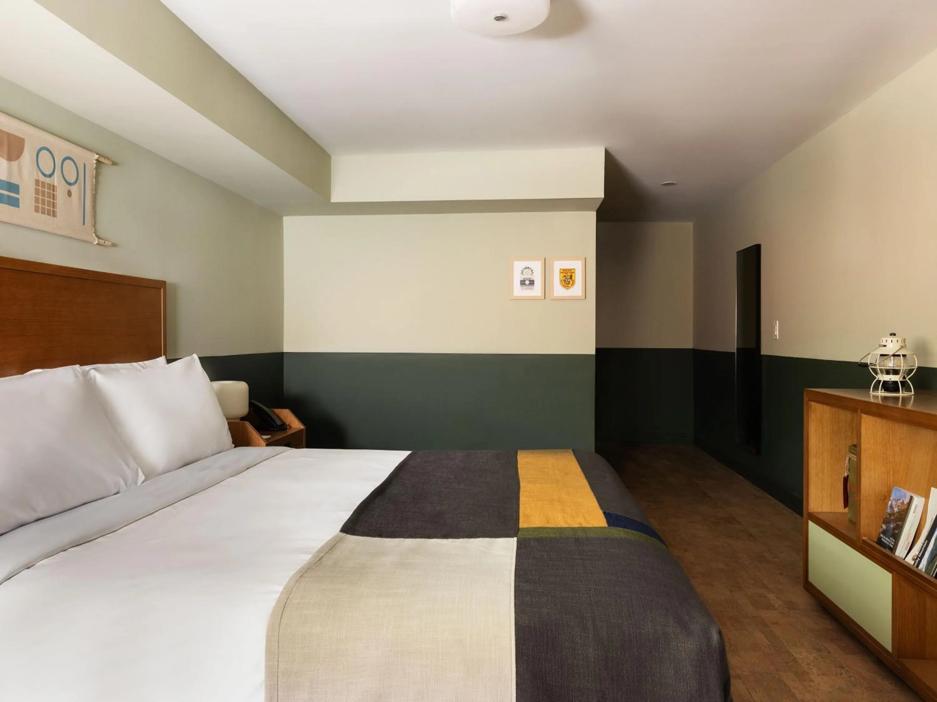 Bed in Trailborn Rocky Mountains Outpost