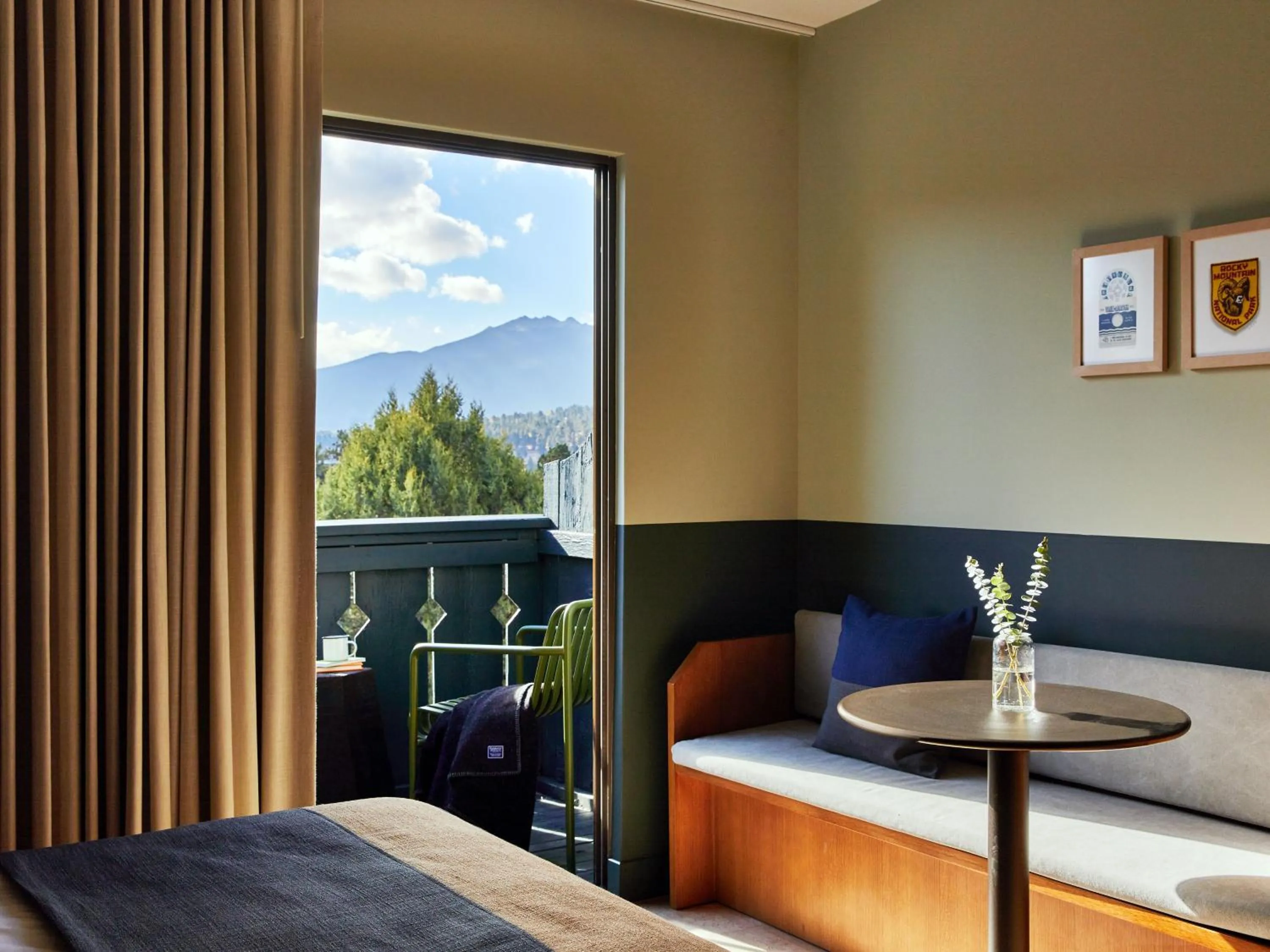 Bed in Trailborn Rocky Mountains Outpost