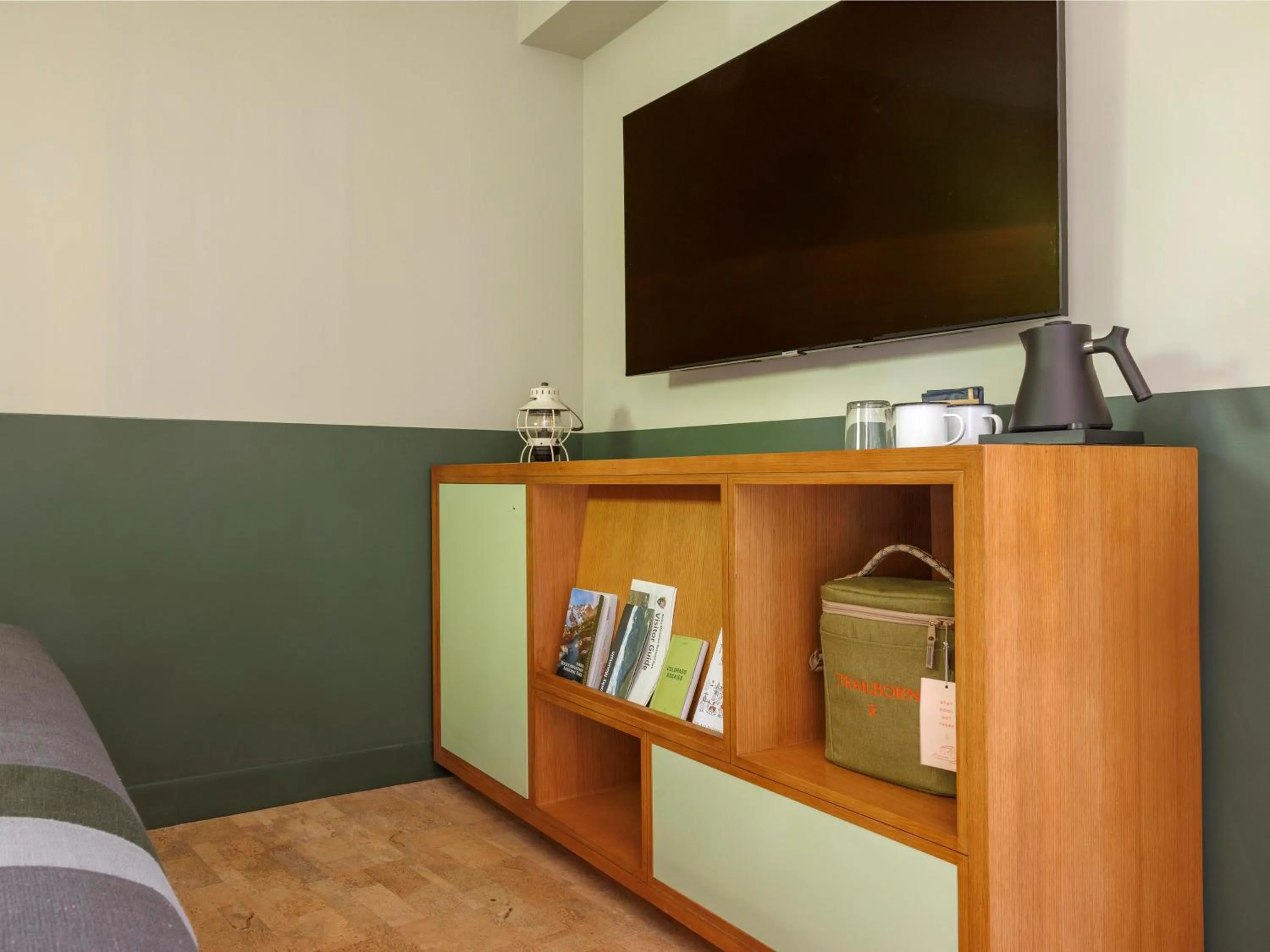 TV and multimedia in Trailborn Rocky Mountains Outpost