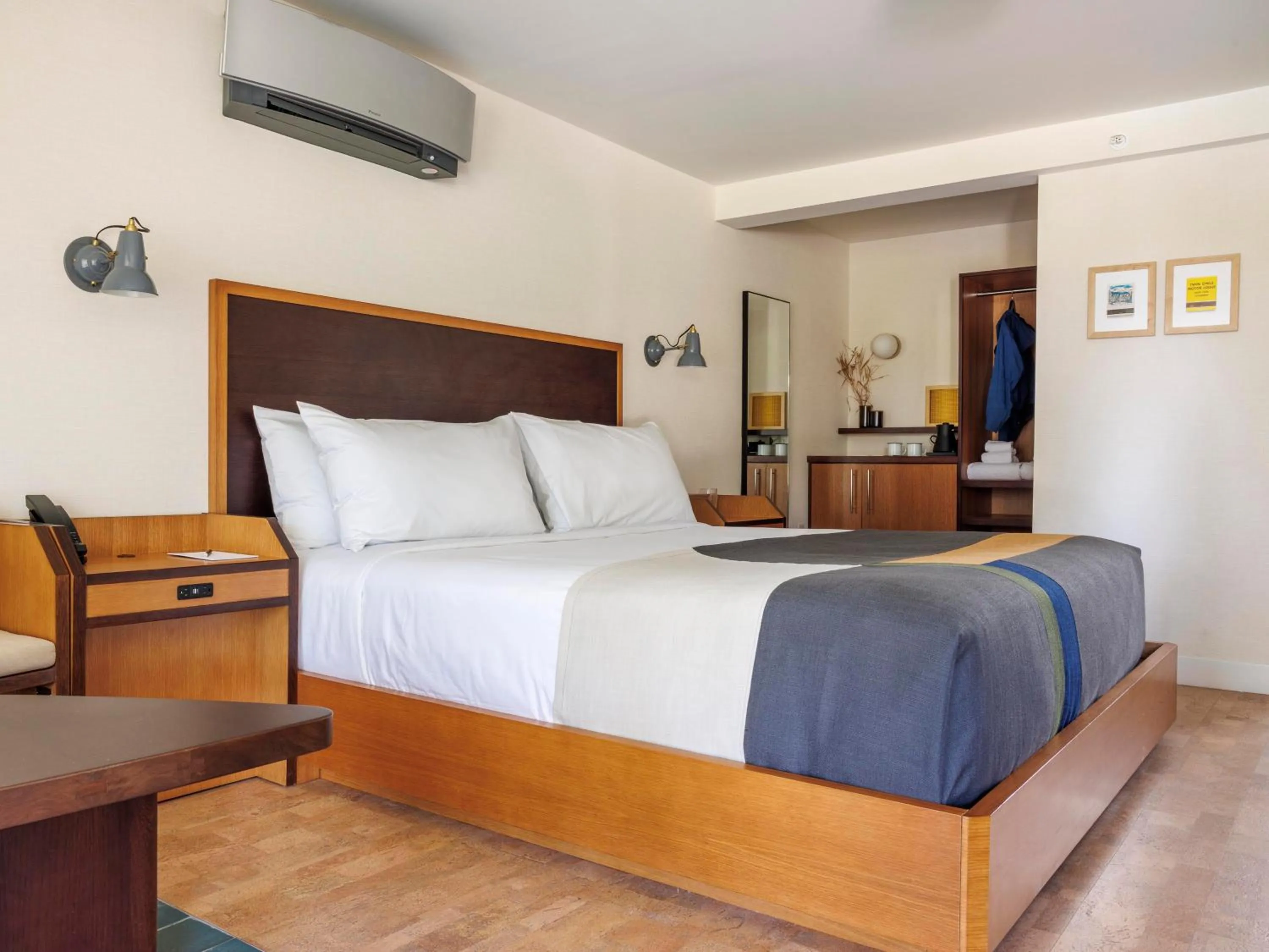 Bed in Trailborn Rocky Mountains Outpost