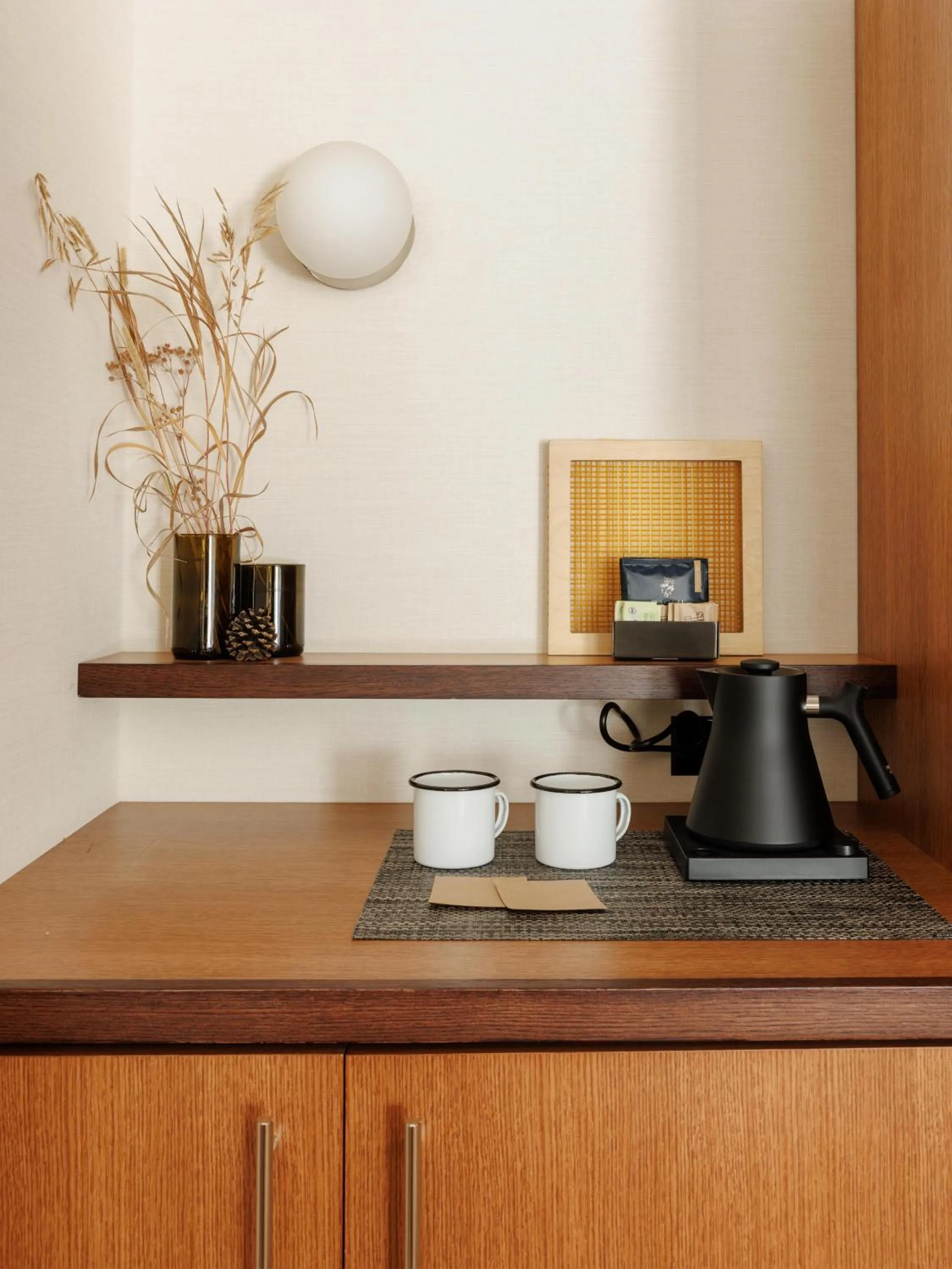 Coffee/tea facilities in Trailborn Rocky Mountains Outpost