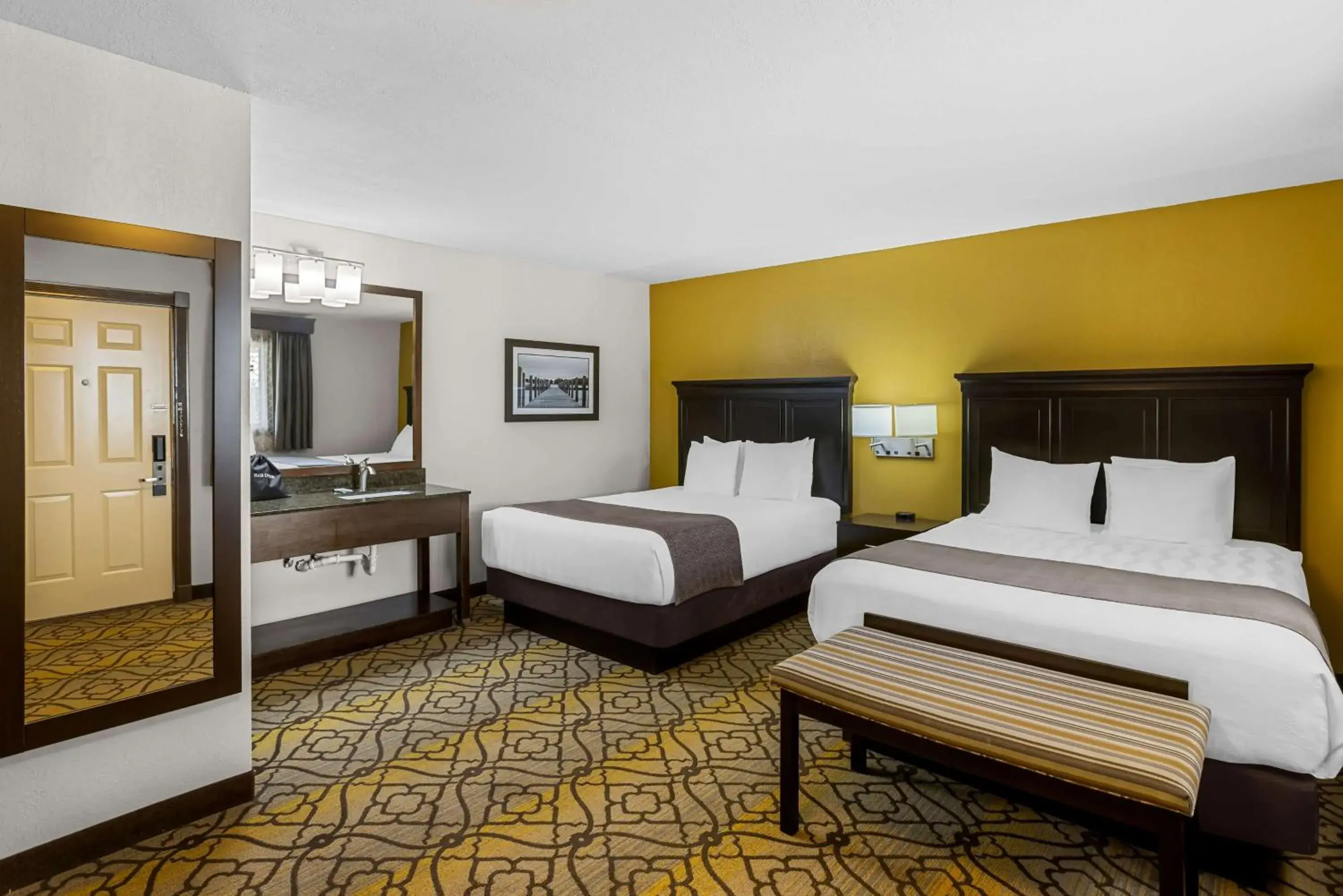 Queen Suite with Sofa Bed in Best Western of Harbor Springs Queen Suite with Sofa Bed in Best Western of Harbor Springs