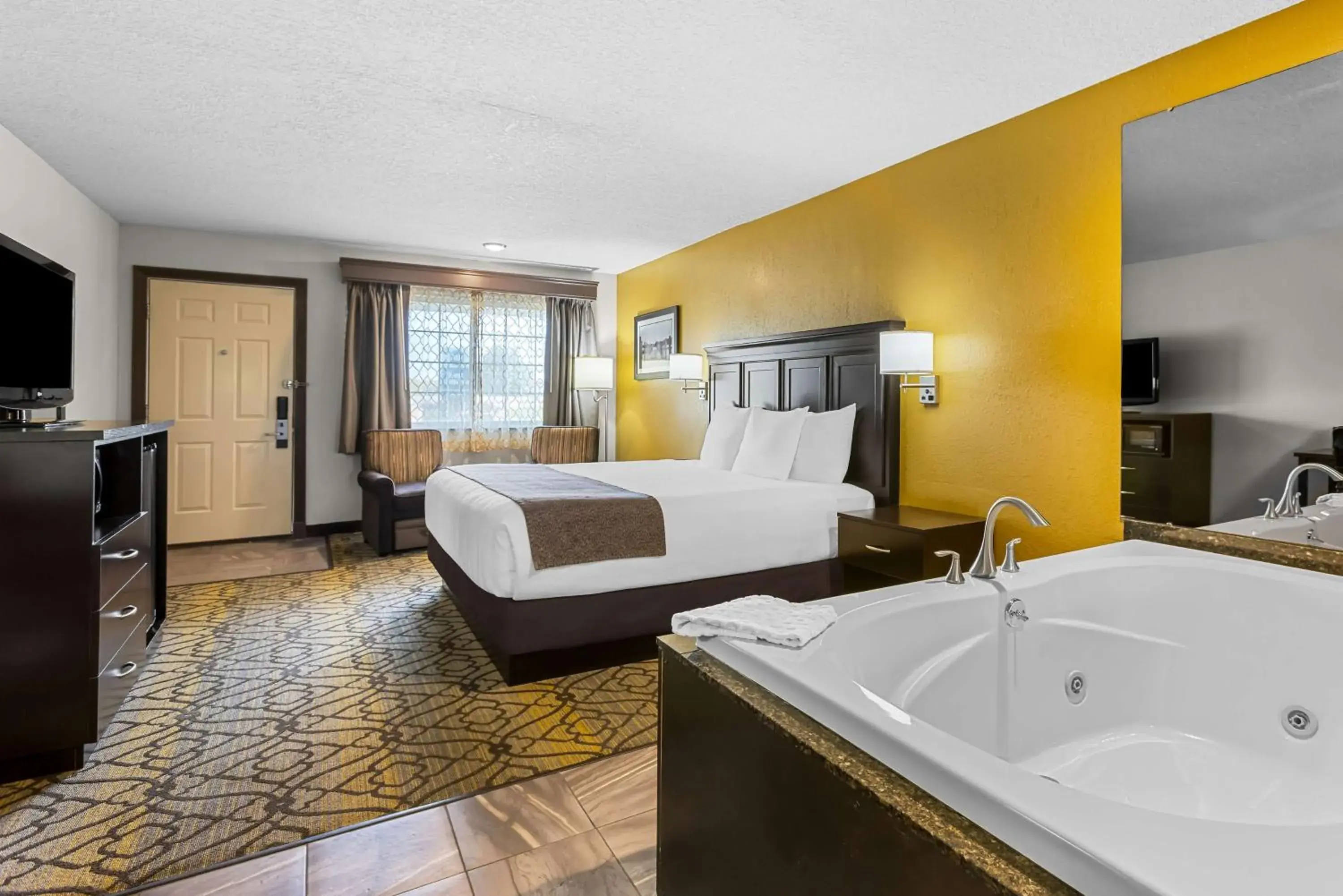 Bedroom, Bed in Best Western of Harbor Springs Bedroom, Bed in Best Western of Harbor Springs