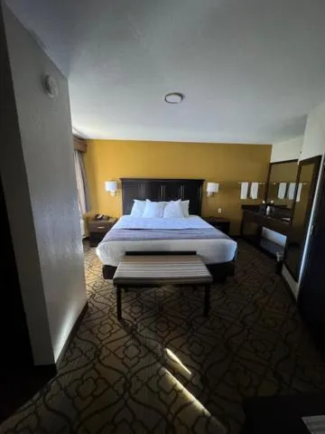 On site, Bed in Best Western of Harbor Springs