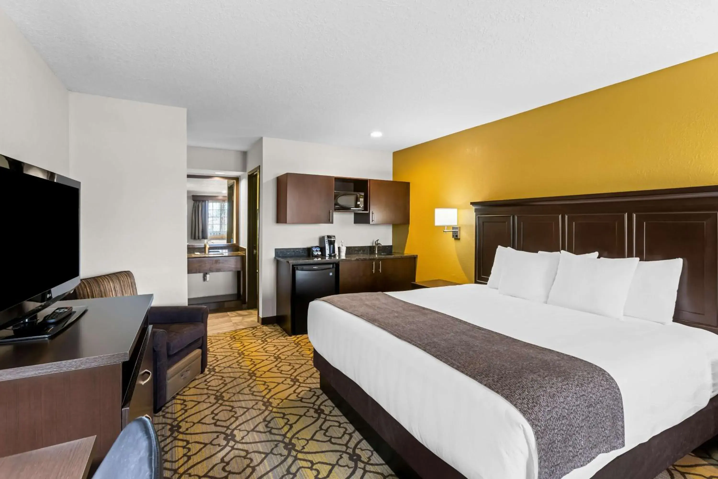 Bedroom, Bed in Best Western of Harbor Springs Bedroom, Bed in Best Western of Harbor Springs