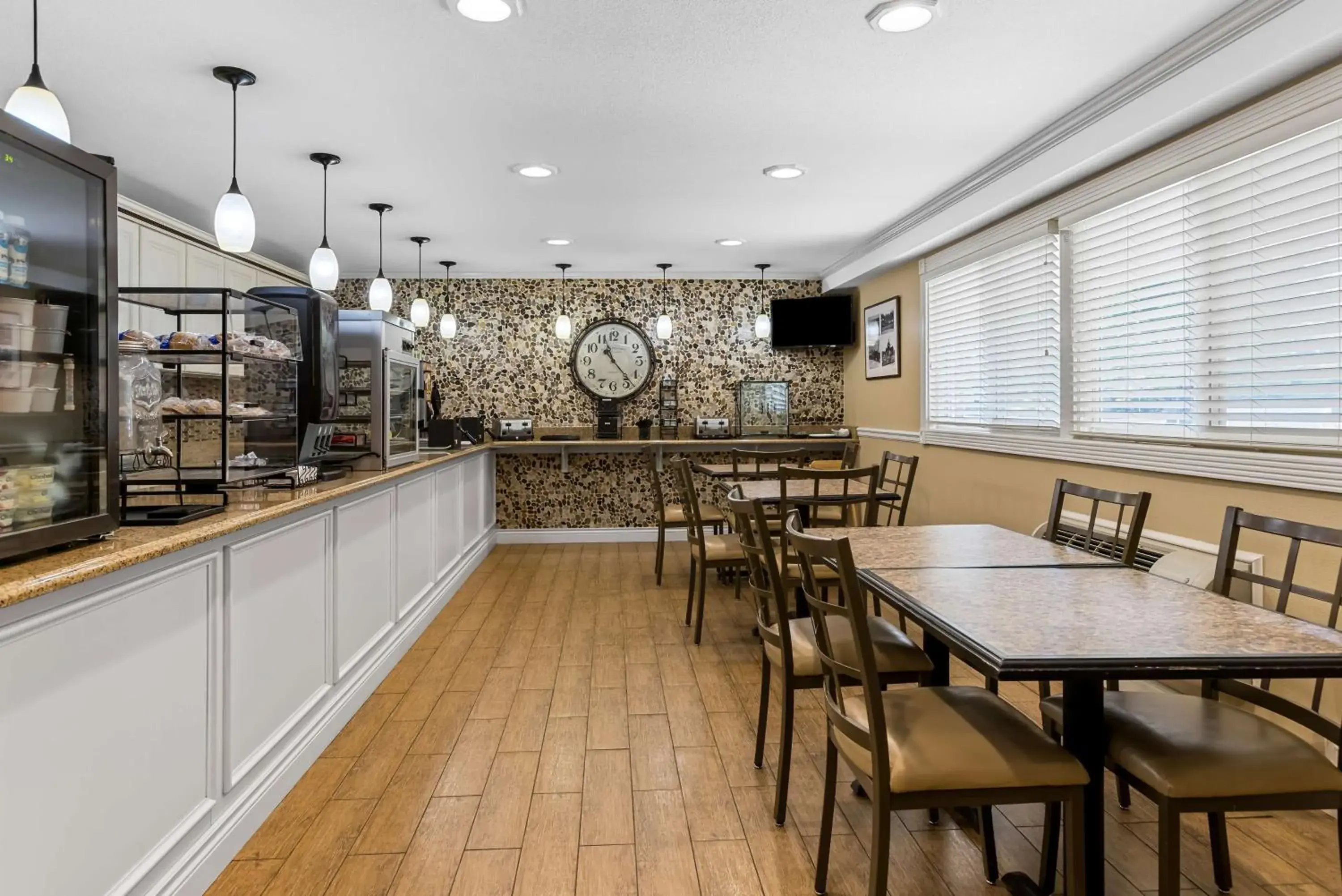 Breakfast in Best Western of Harbor Springs Breakfast in Best Western of Harbor Springs