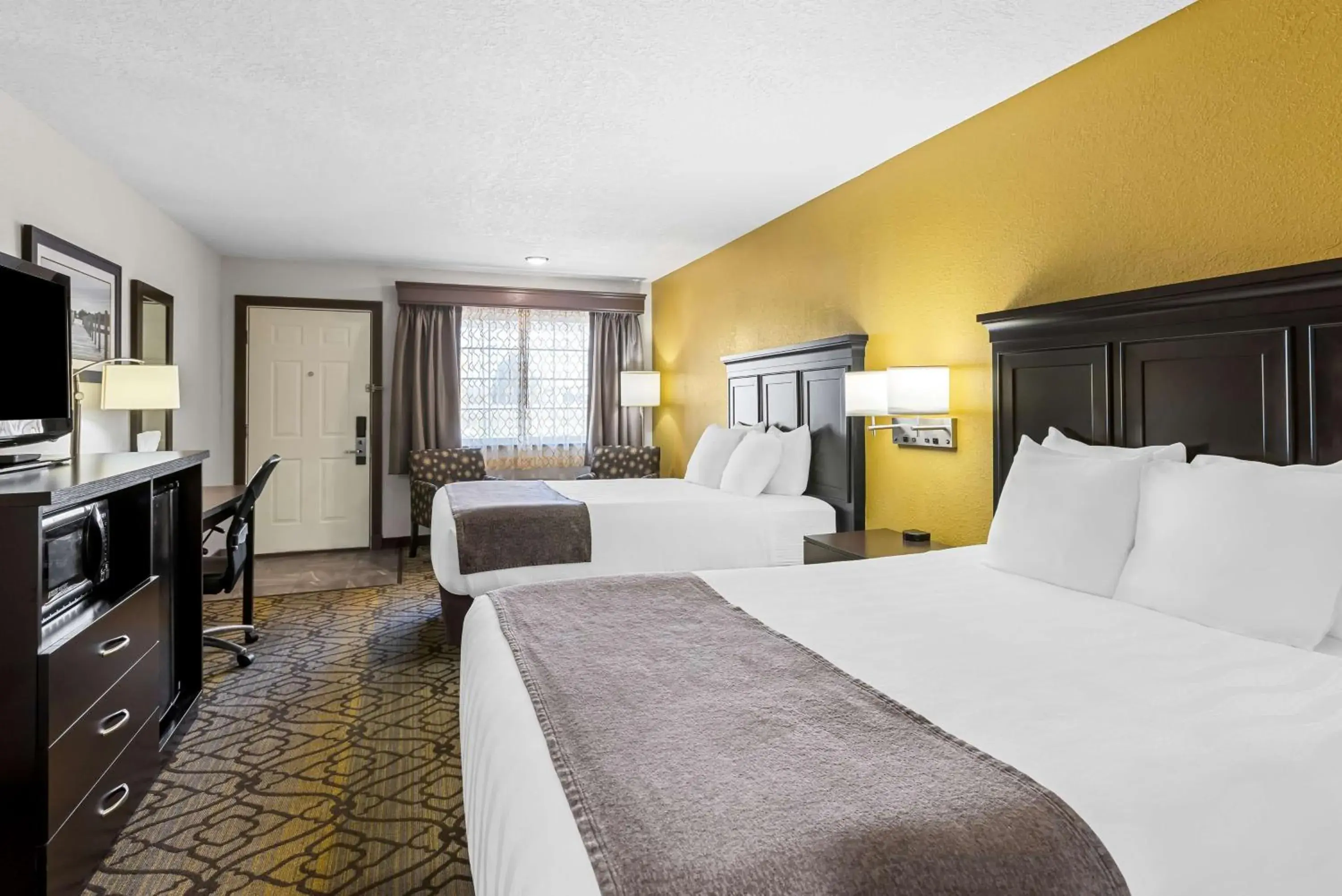 Bedroom, Bed in Best Western of Harbor Springs Bedroom, Bed in Best Western of Harbor Springs