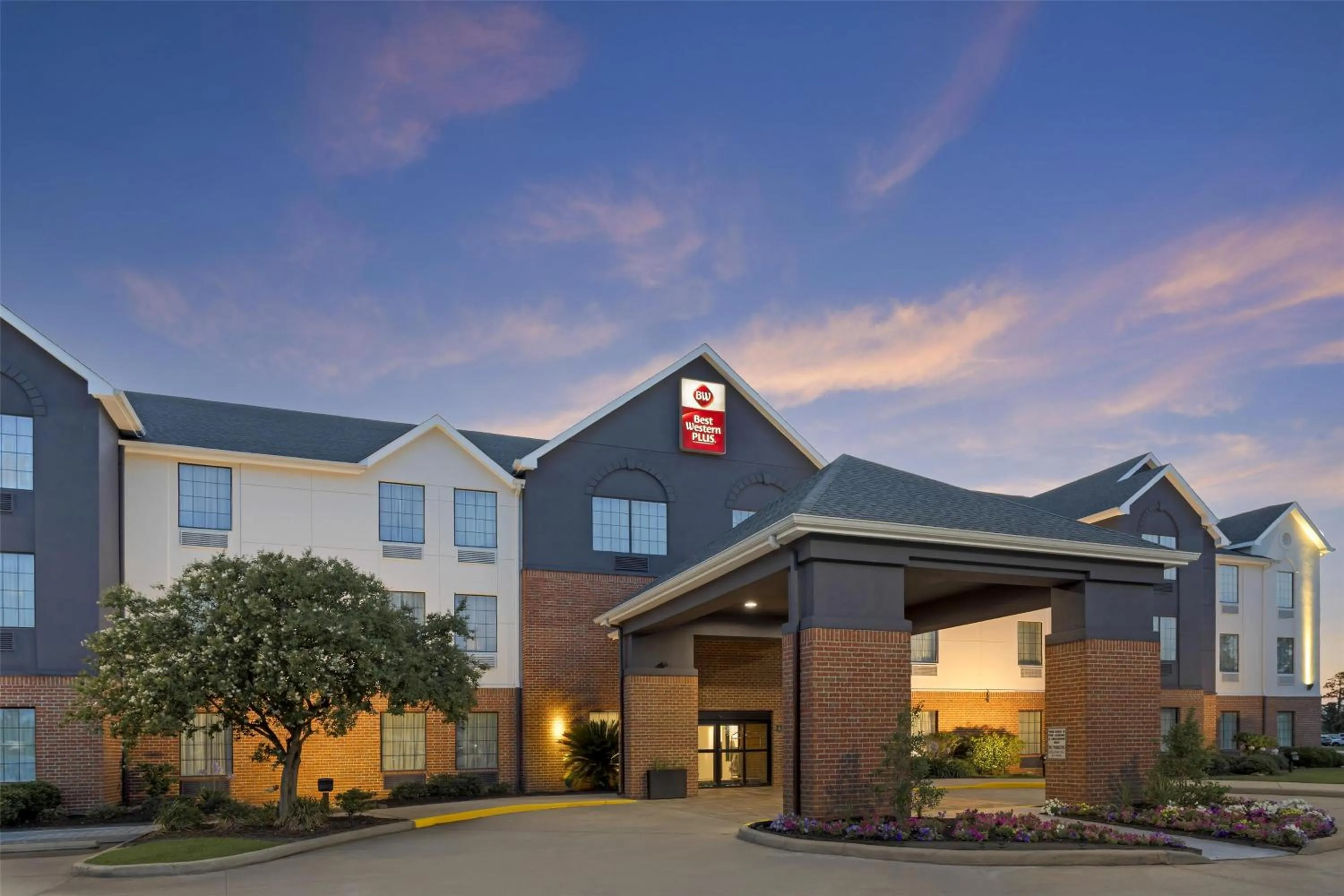 Property building in Best Western Plus Executive Hotel & Suites