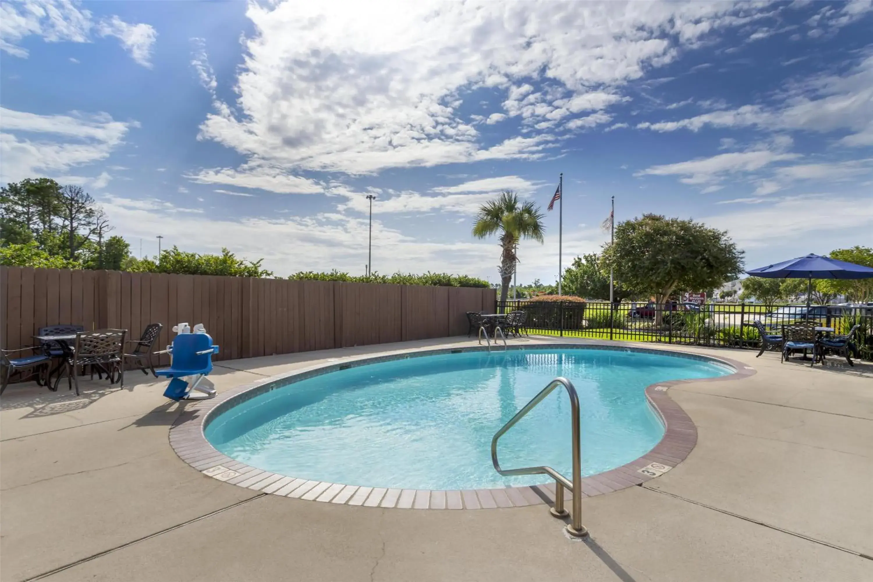 Pool view in Best Western Plus Executive Hotel & Suites Pool view in Best Western Plus Executive Hotel & Suites