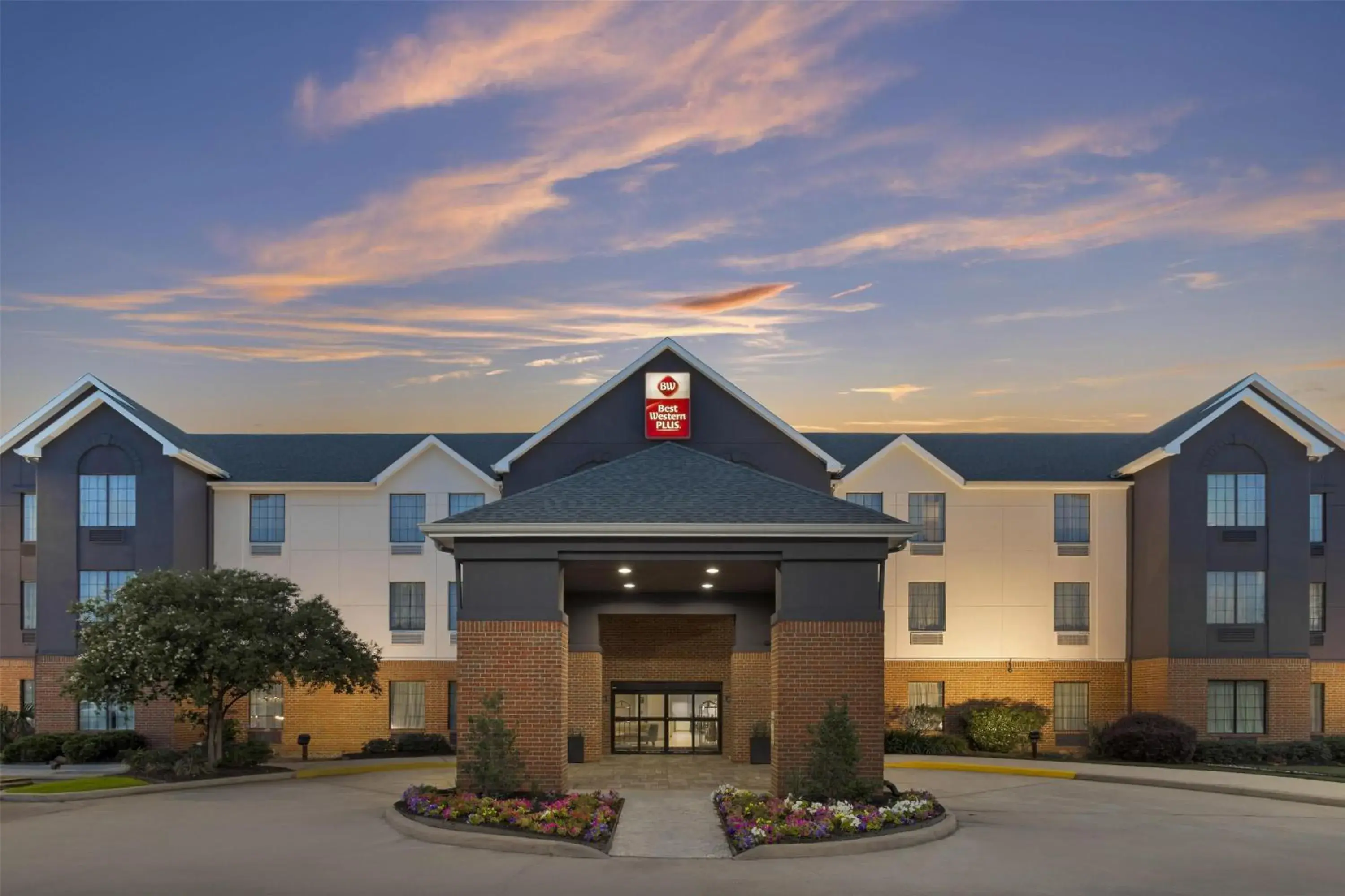 Property building in Best Western Plus Executive Hotel & Suites Property building in Best Western Plus Executive Hotel & Suites