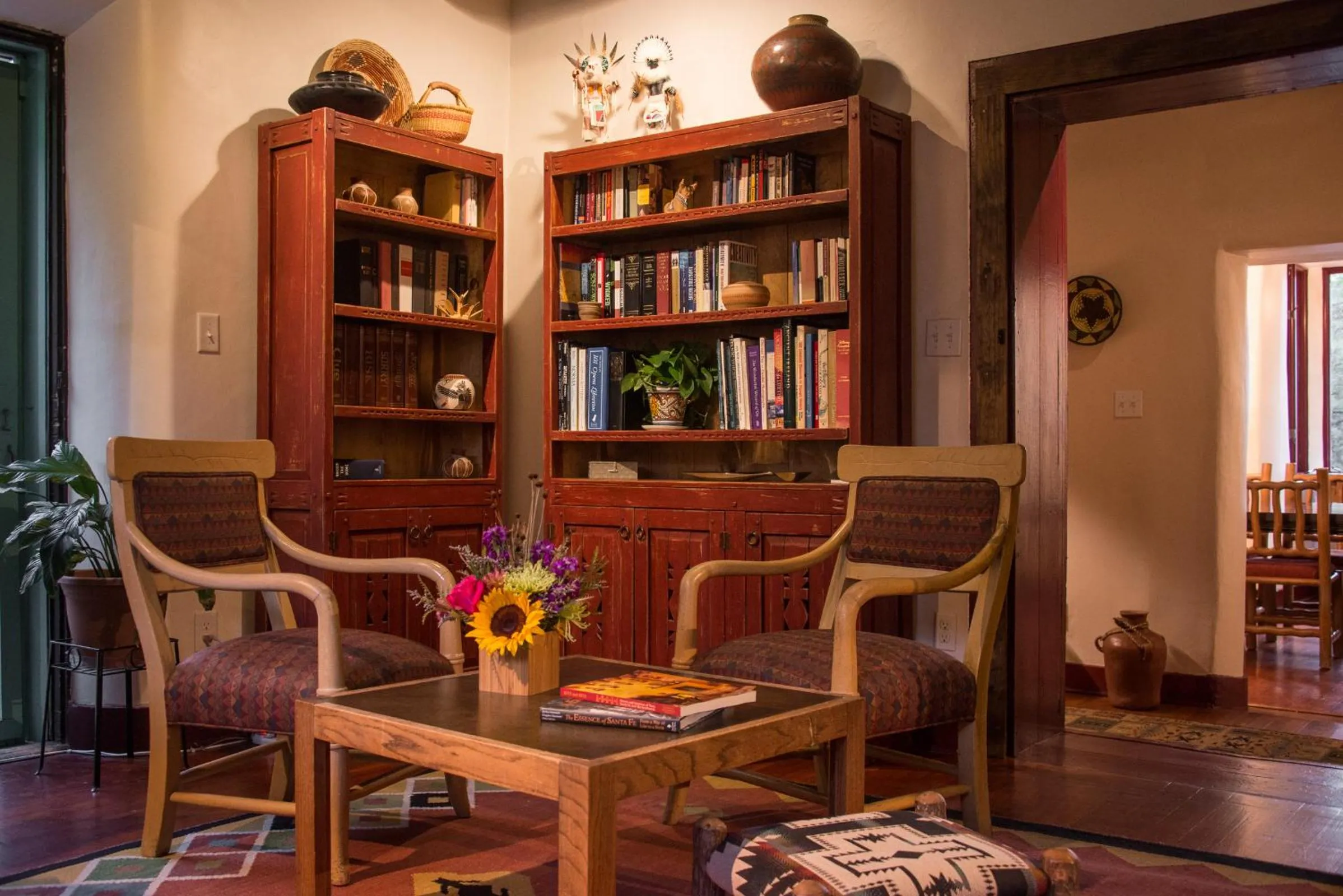 Communal lounge/ TV room in Inn of the Turquoise Bear
