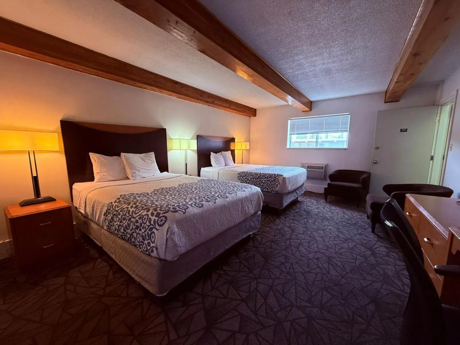 Bedroom, Bed in Tomahawk Motor Lodge By OYO Riverton US-26