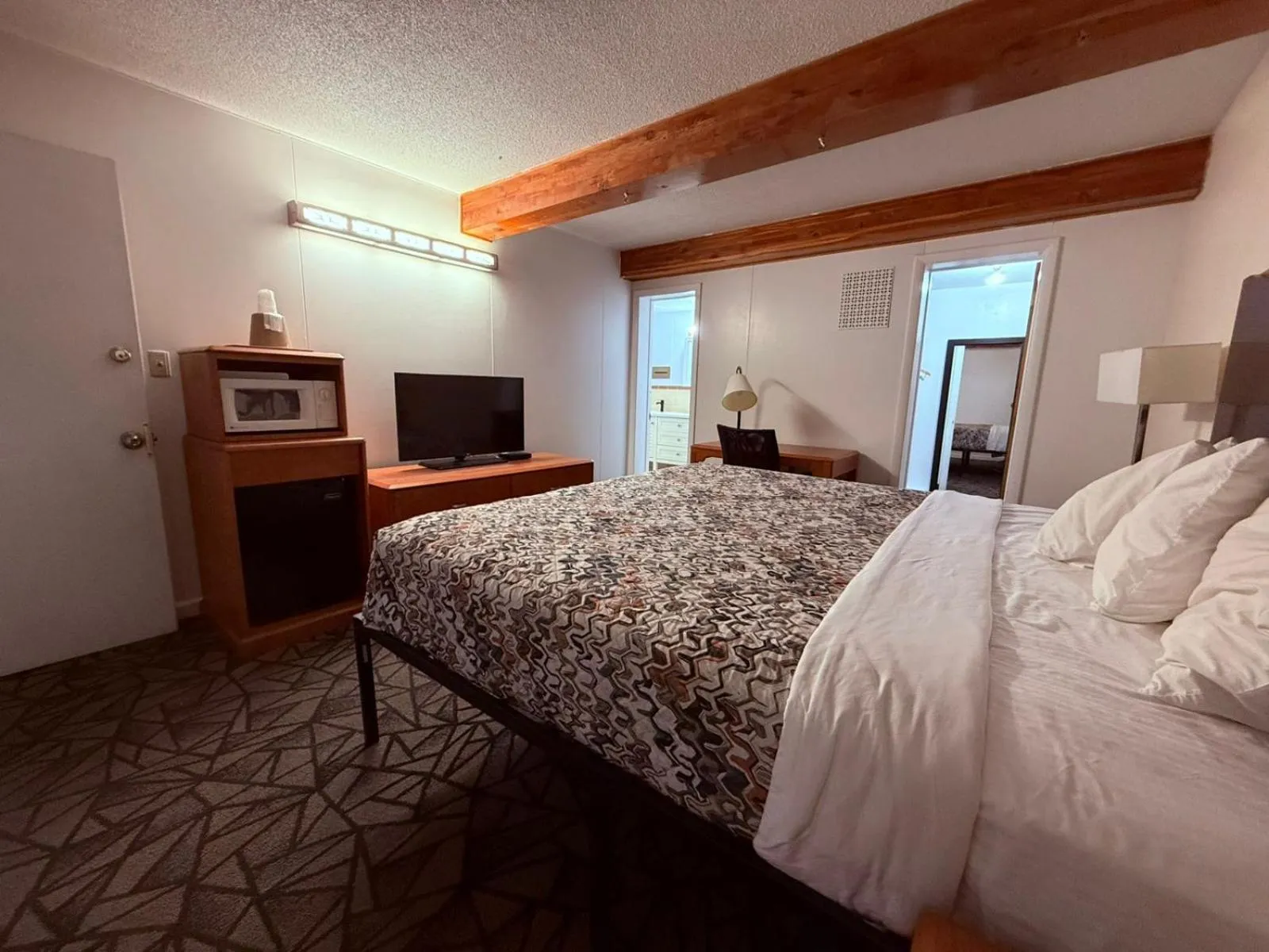 Bedroom, Bed in Tomahawk Motor Lodge By OYO Riverton US-26