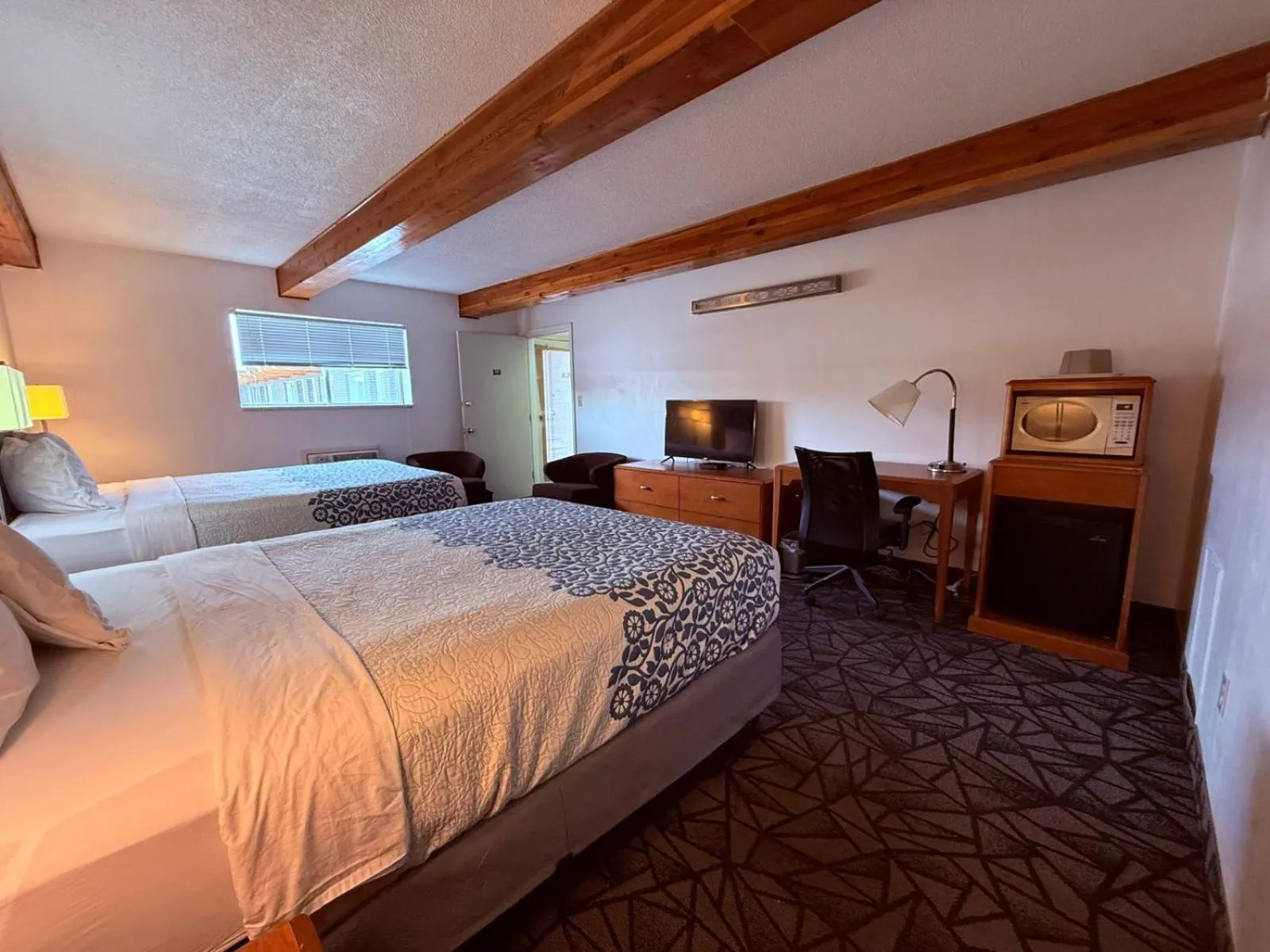 Bedroom, Bed in Tomahawk Motor Lodge By OYO Riverton US-26