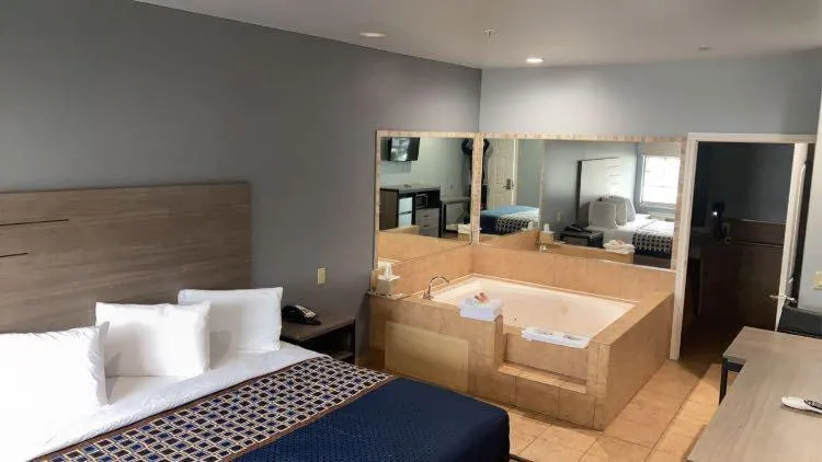 Bed in Palace Inn - Baytown I-10