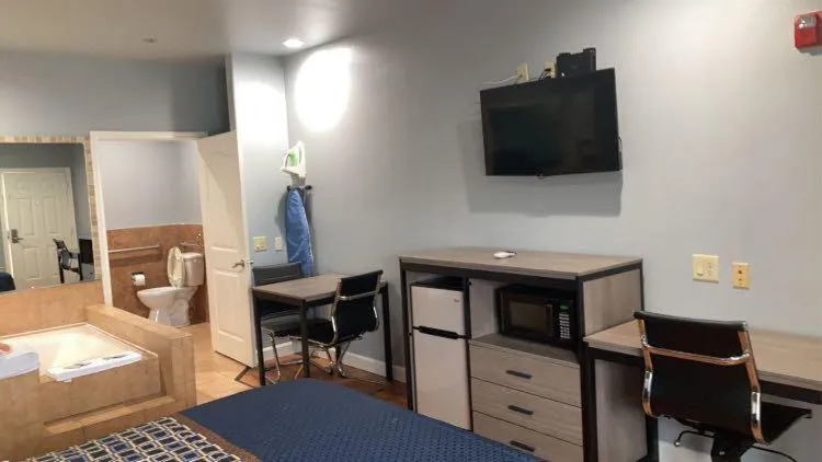 Bed in Palace Inn - Baytown I-10